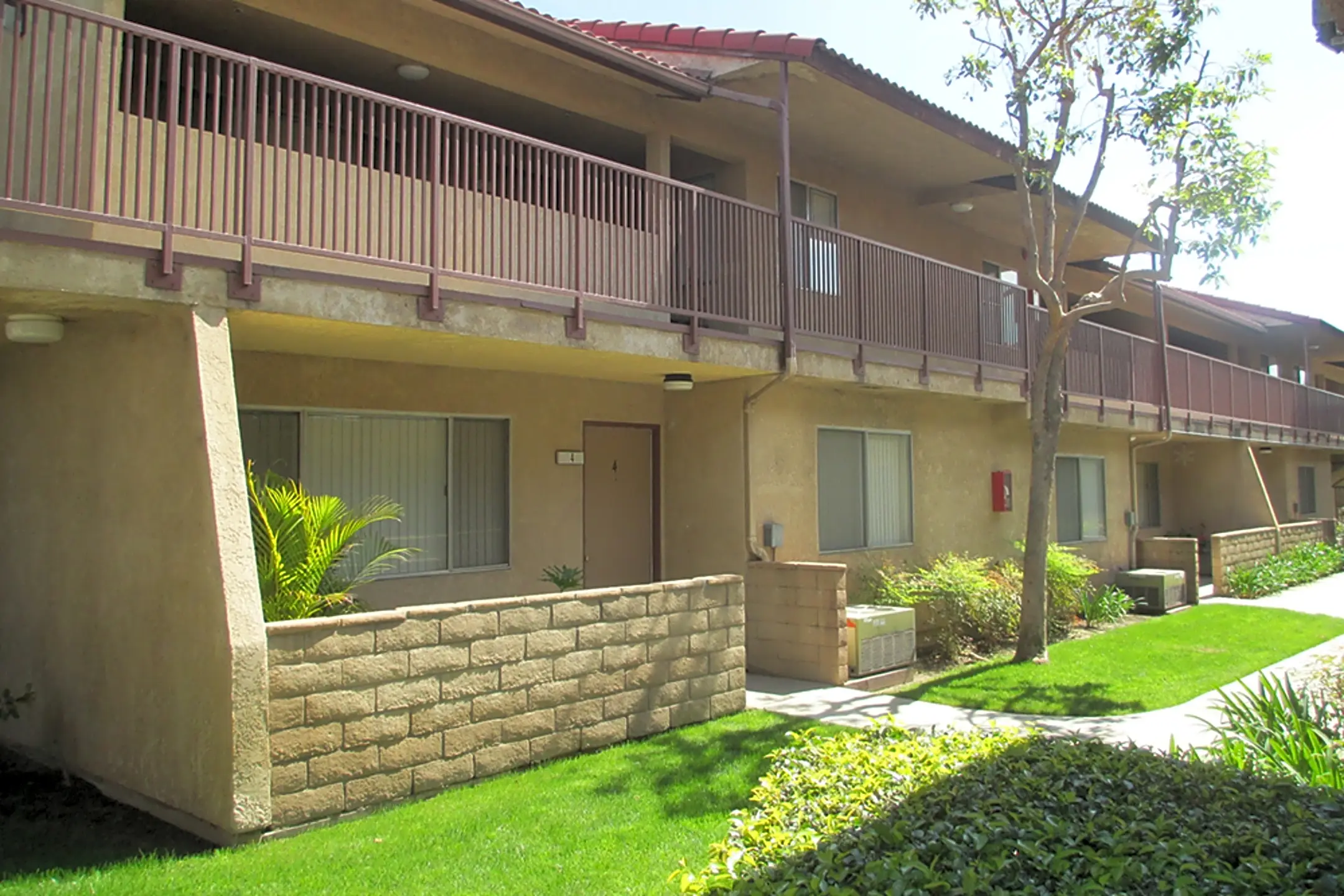 Arrow Crest Apartments Fontana, CA 92335