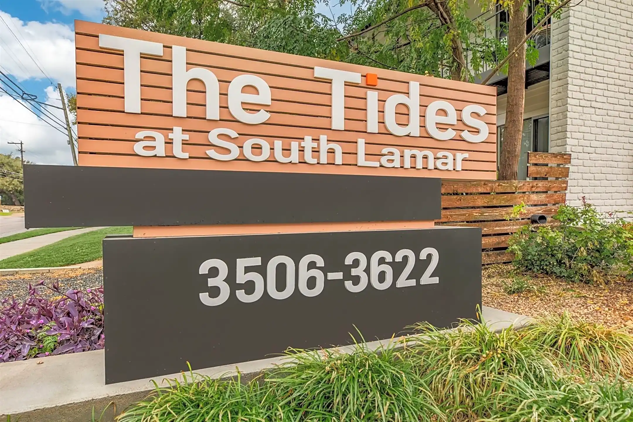 Community Signage - Tides at South Lamar - Austin, TX