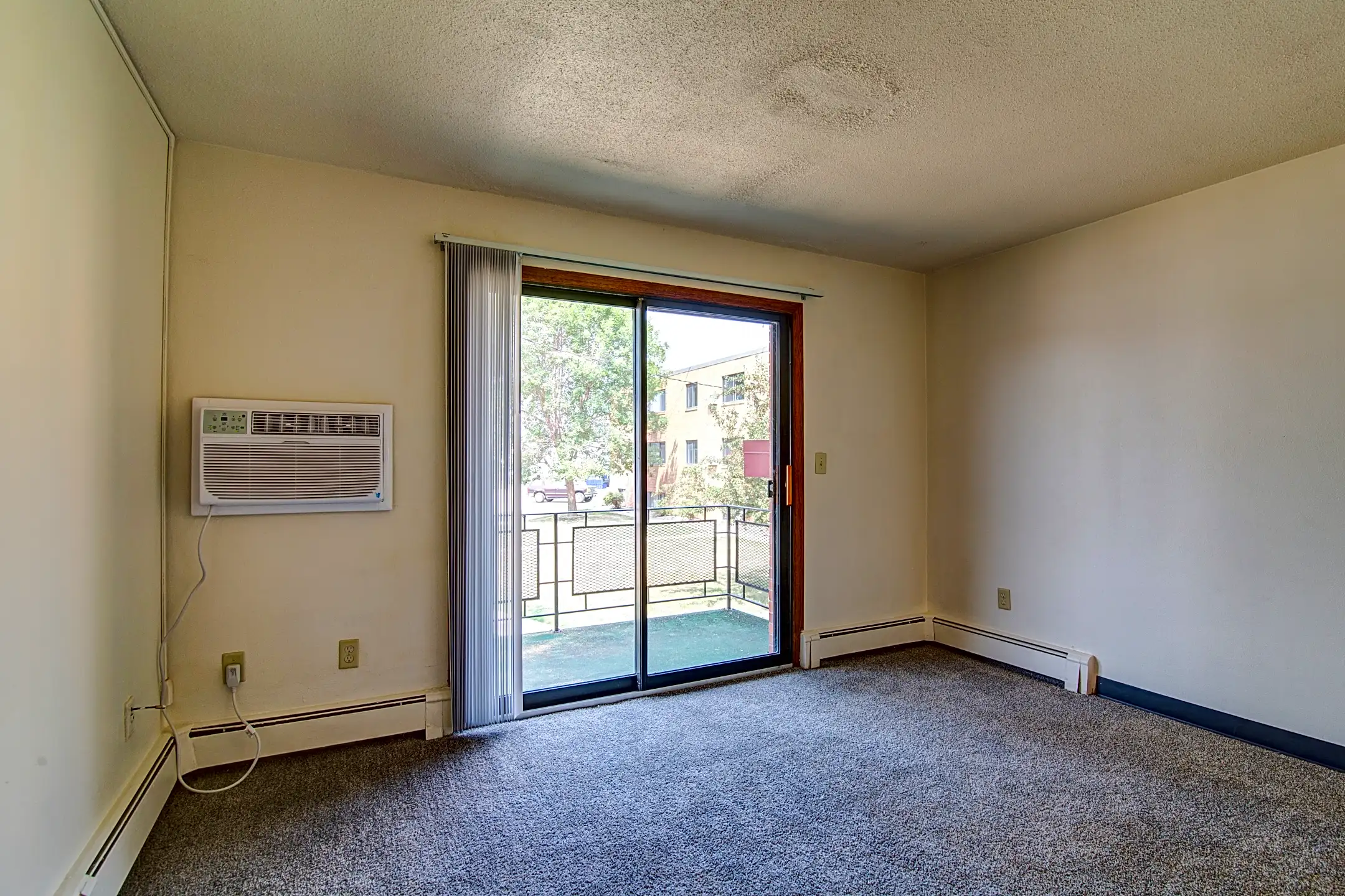 Living Room - Rivers Edge Apartments - Jamestown, ND