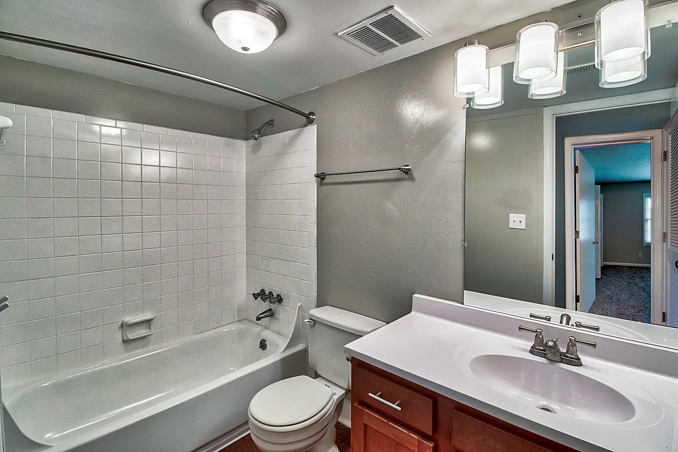 Charlestown Of Douglass Hills 407 Charlestown Ct Louisville, KY