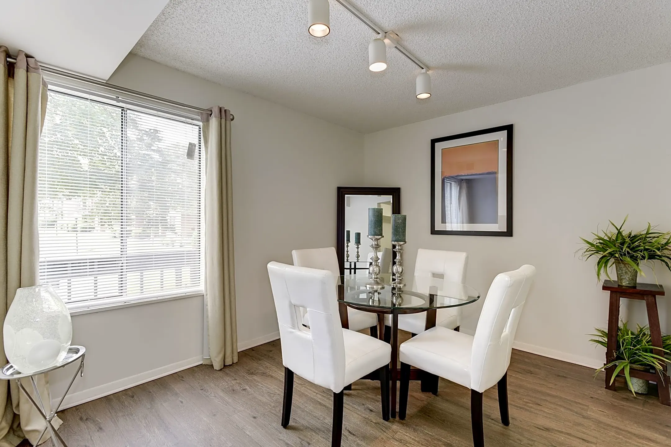 Dining Room - Vistas at Annandale - Annandale, VA