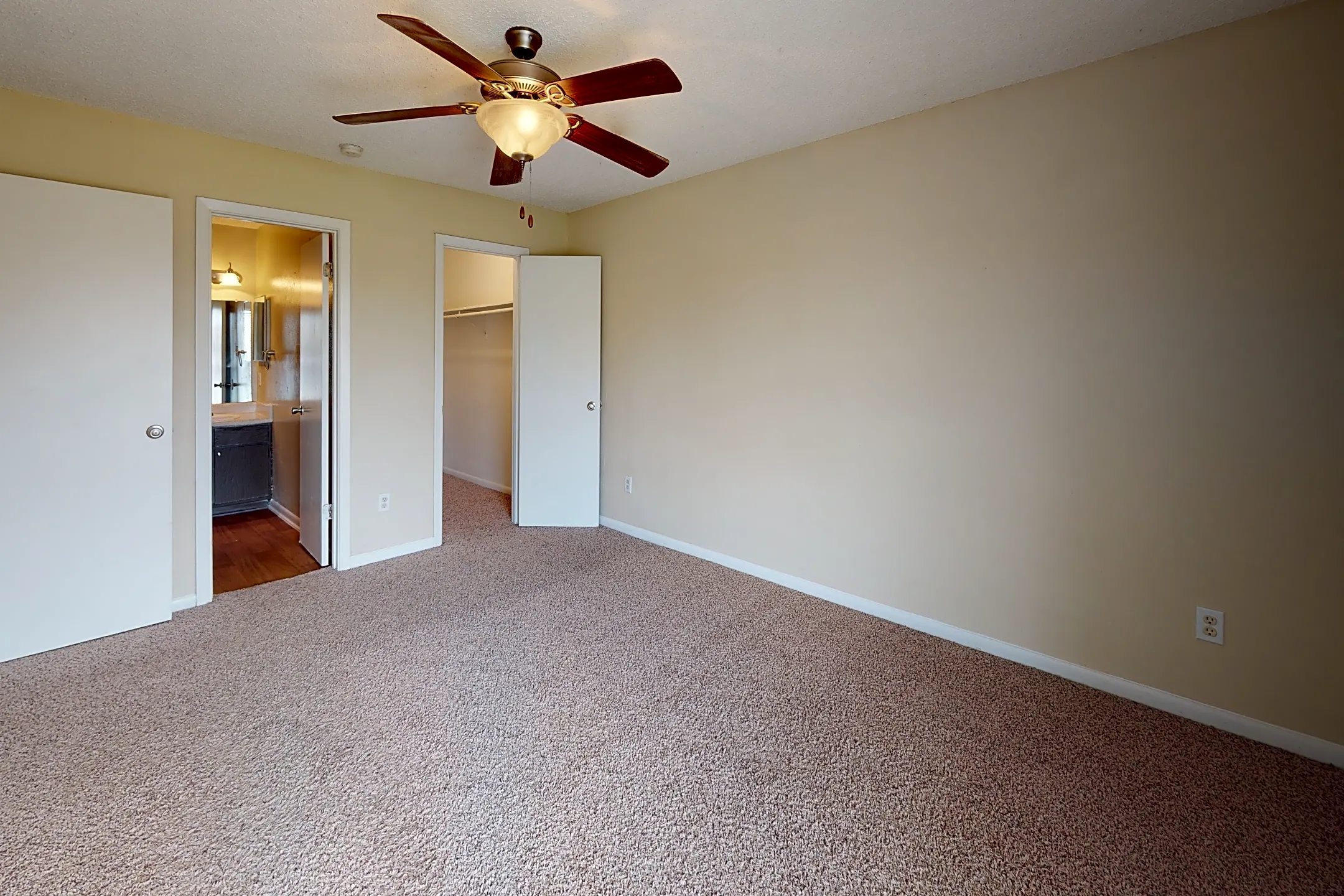 Carriage House Apartments - Nederland, TX 77627