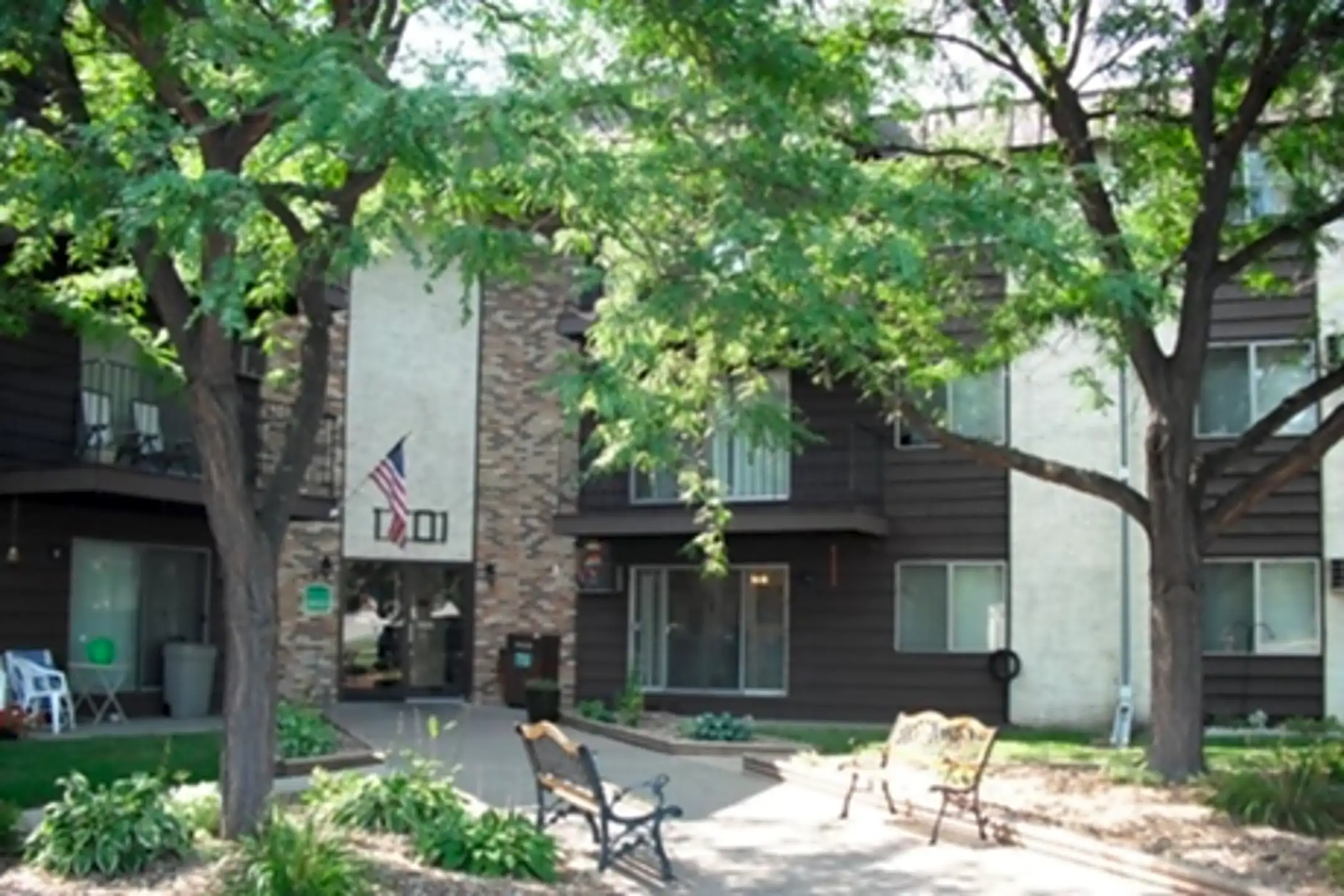 Brooklyn Crossings Apartments 1701 69th Ave N Brooklyn Center, MN