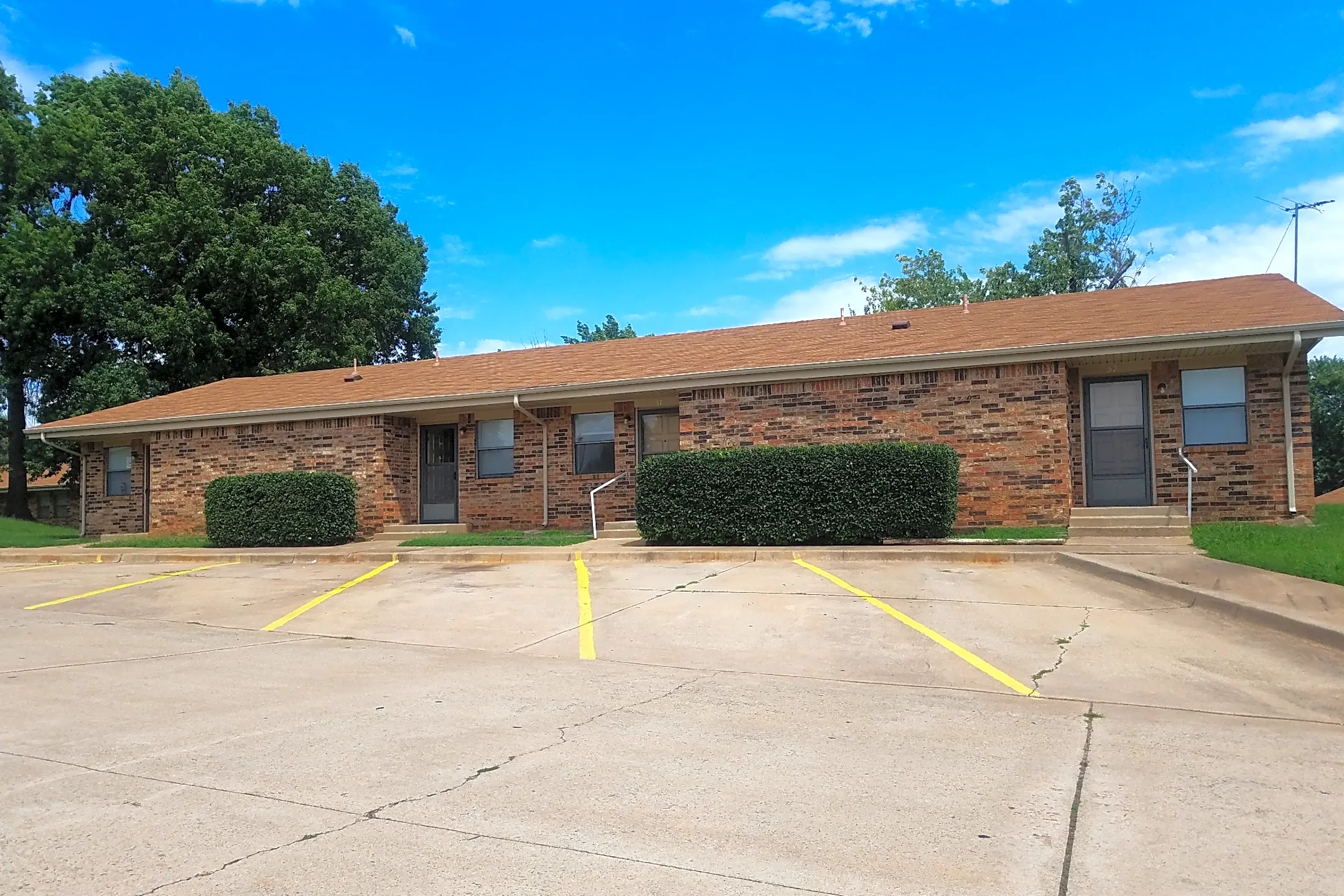 First Capitol Apartments - Guthrie, OK 73044