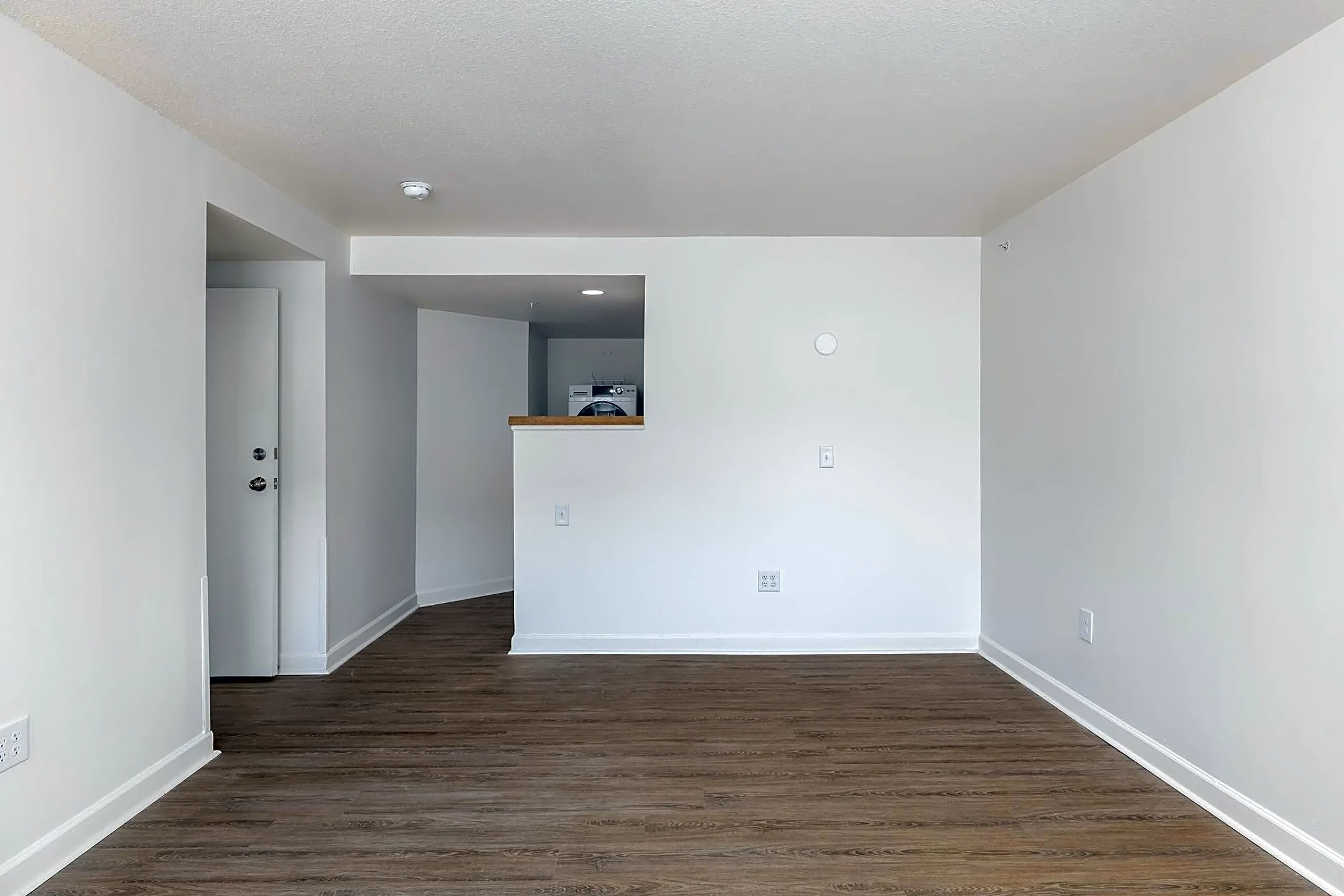 AVIA Apartments At College Boulevard - Overland Park, KS