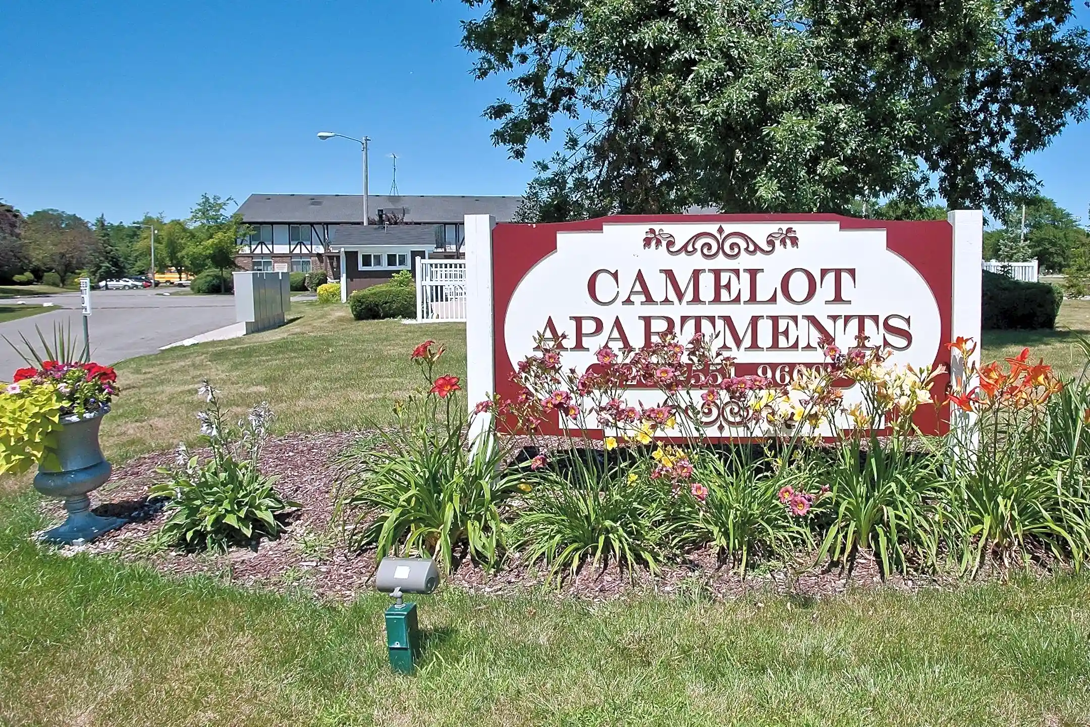 Camelot Apartments 1468 16th Ave Kenosha, WI Apartments for Rent