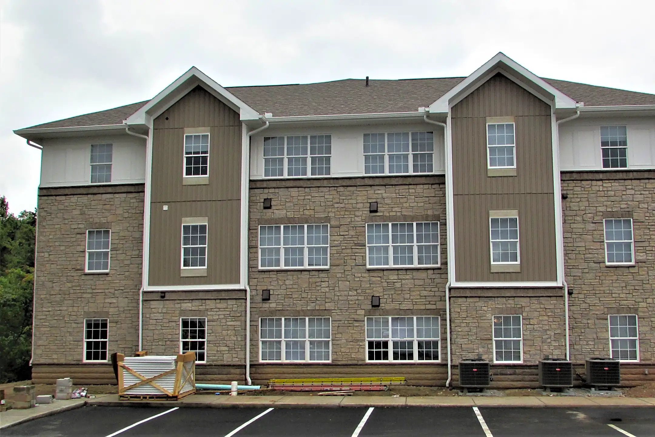 Rowan Apartments 509 Buckeye Street Parkersburg, WV Apartments for