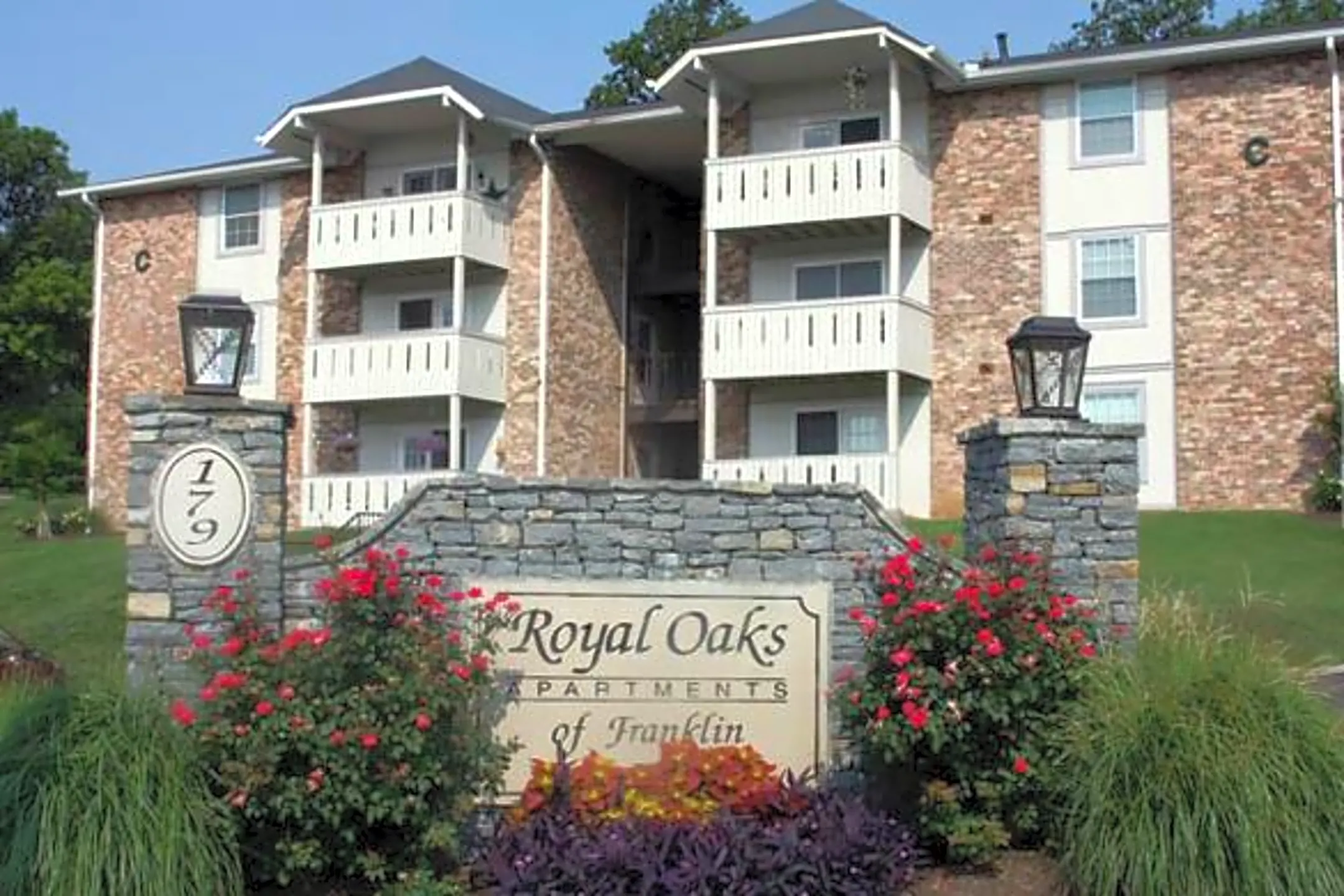 Royal Oaks Apartments Of Franklin