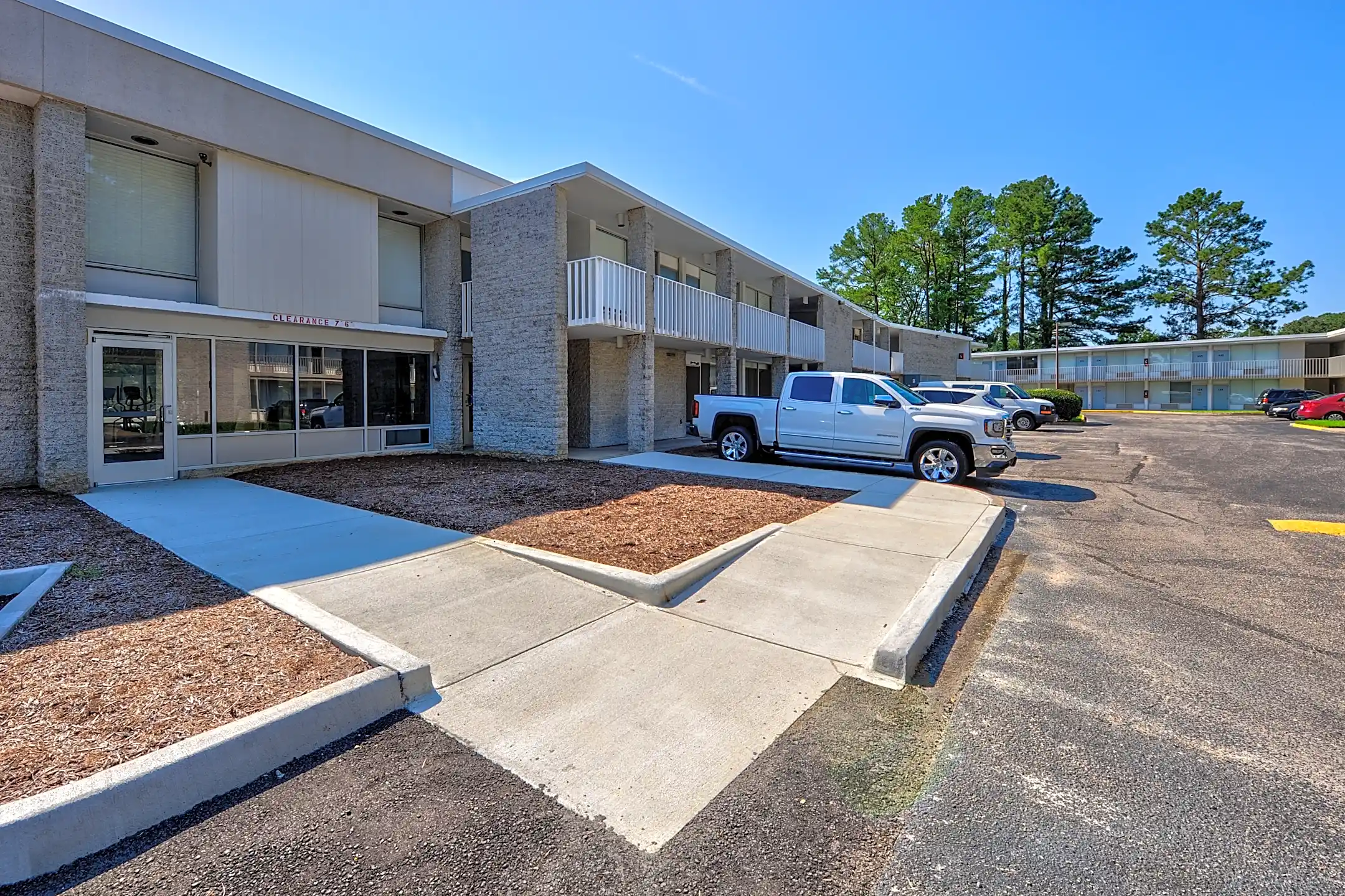 The Flats of Williamsburg Williamsburg, VA 23185