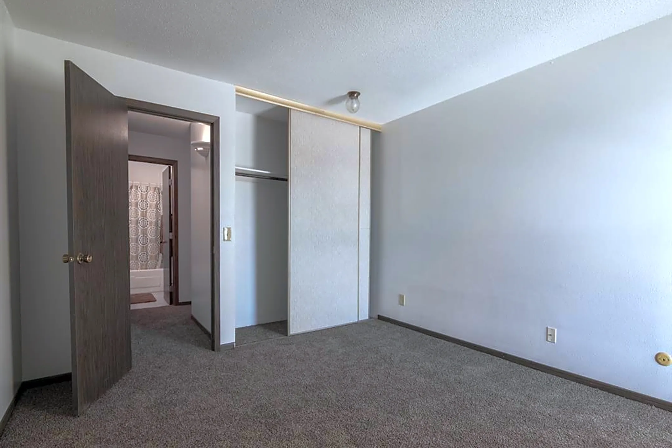 Woodlake Apartments Sioux Falls, SD 57106