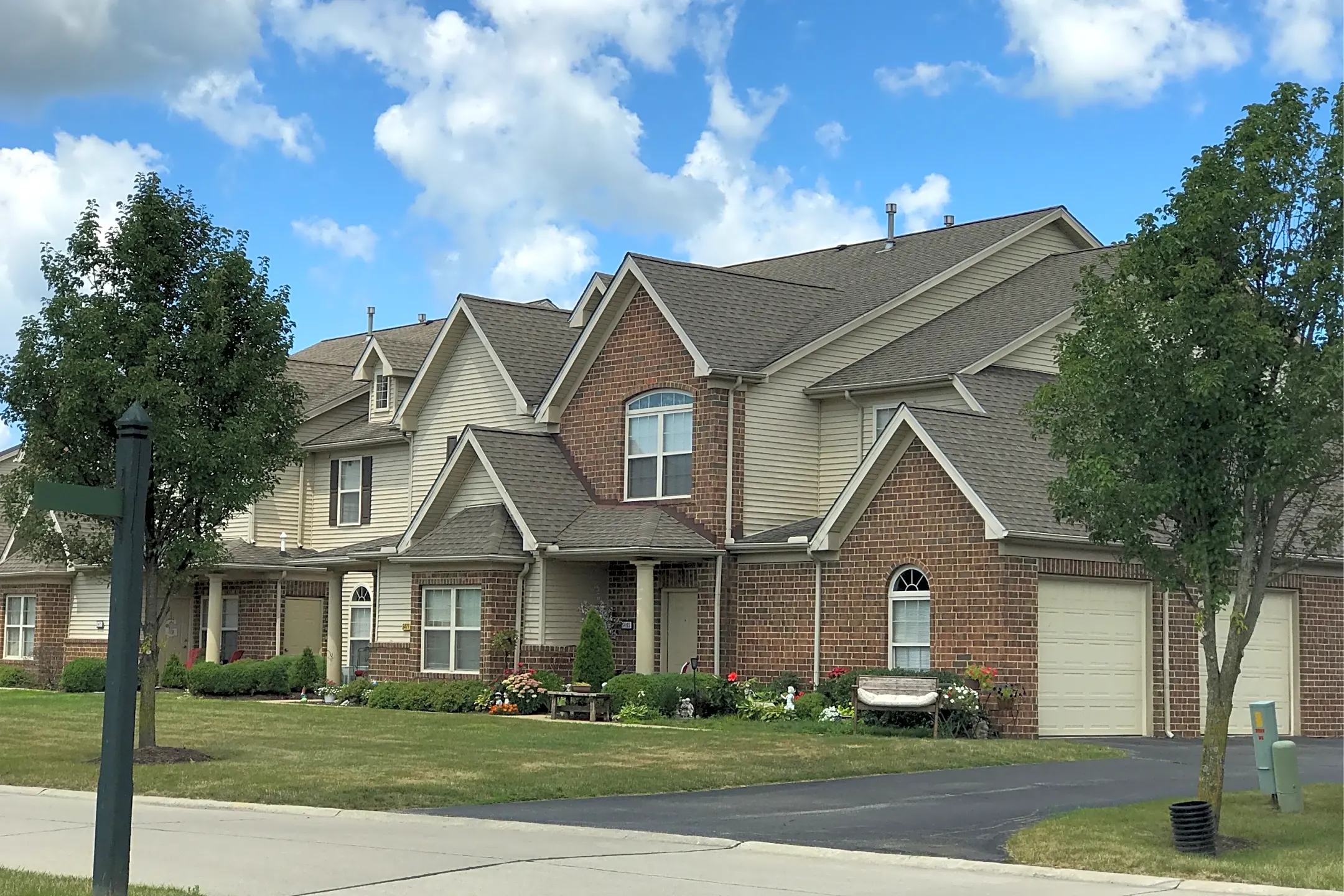 Waterford Place Apartments & Villas 5409 WATERFORD CIR Elyria, OH