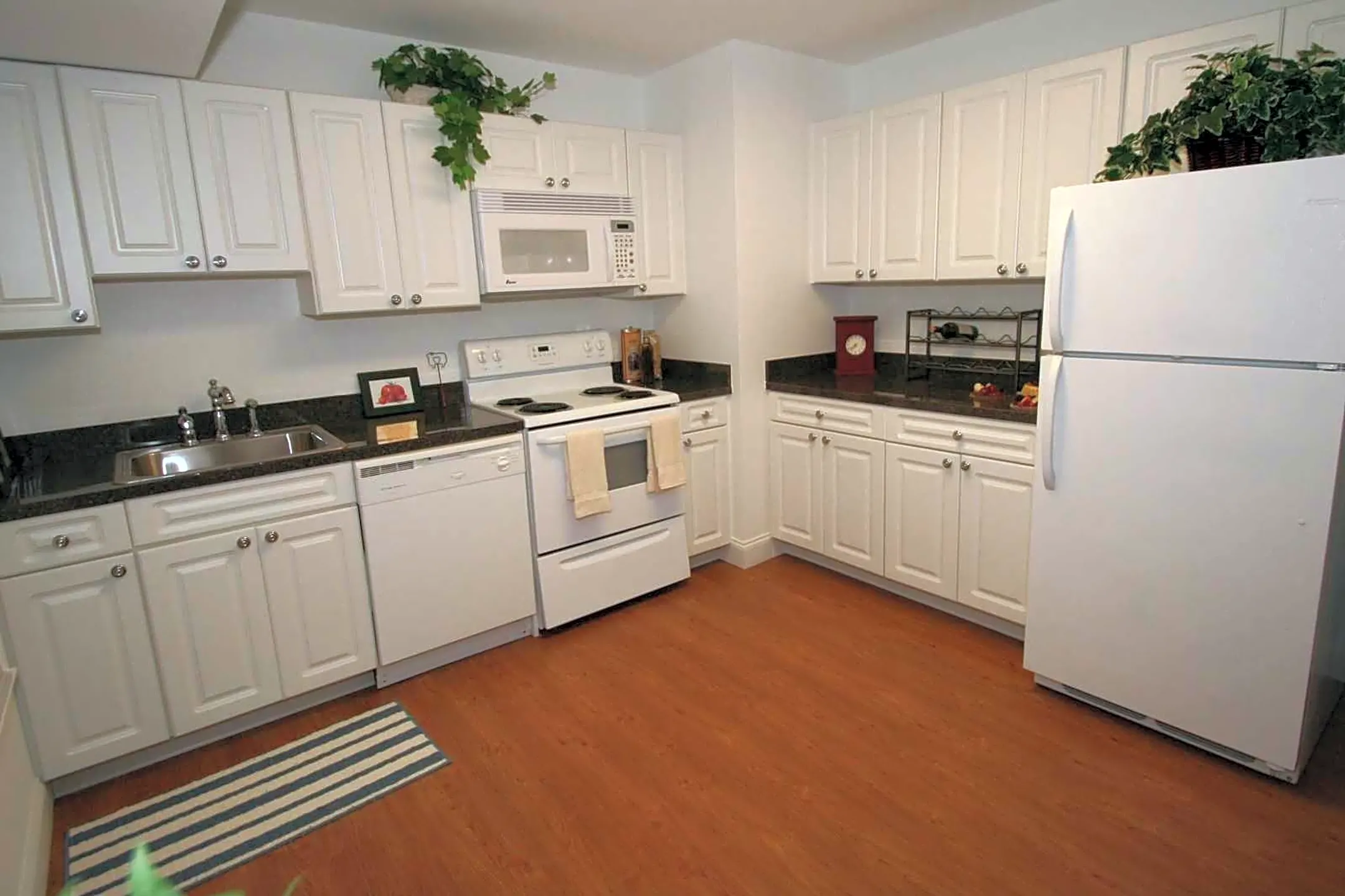 Kitchen - The Fairways Apartments & Townhomes - Thorndale, PA