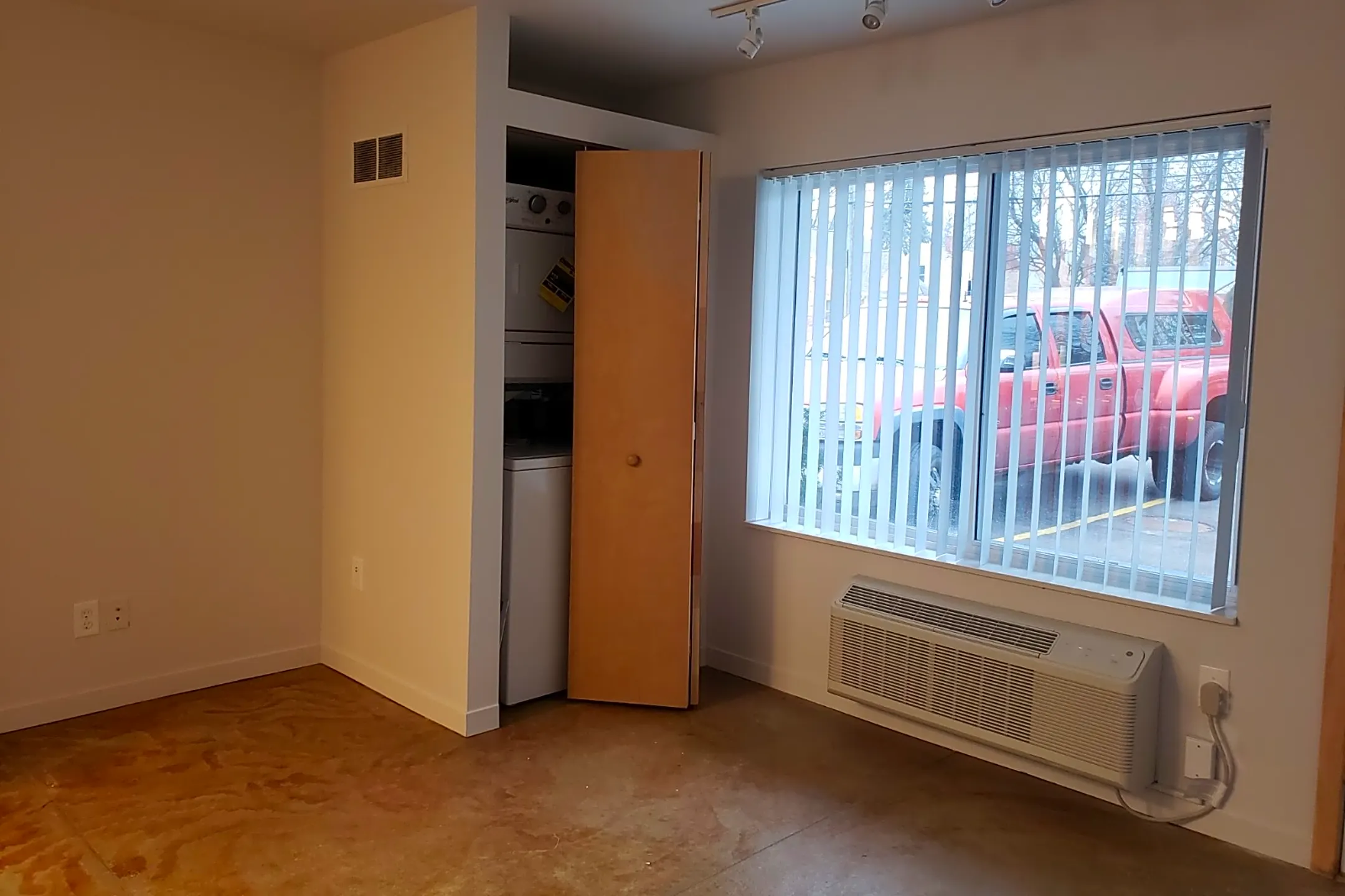 Amber on 11 Studios and Lofts 1201 E 11 Mile Rd Royal Oak, MI