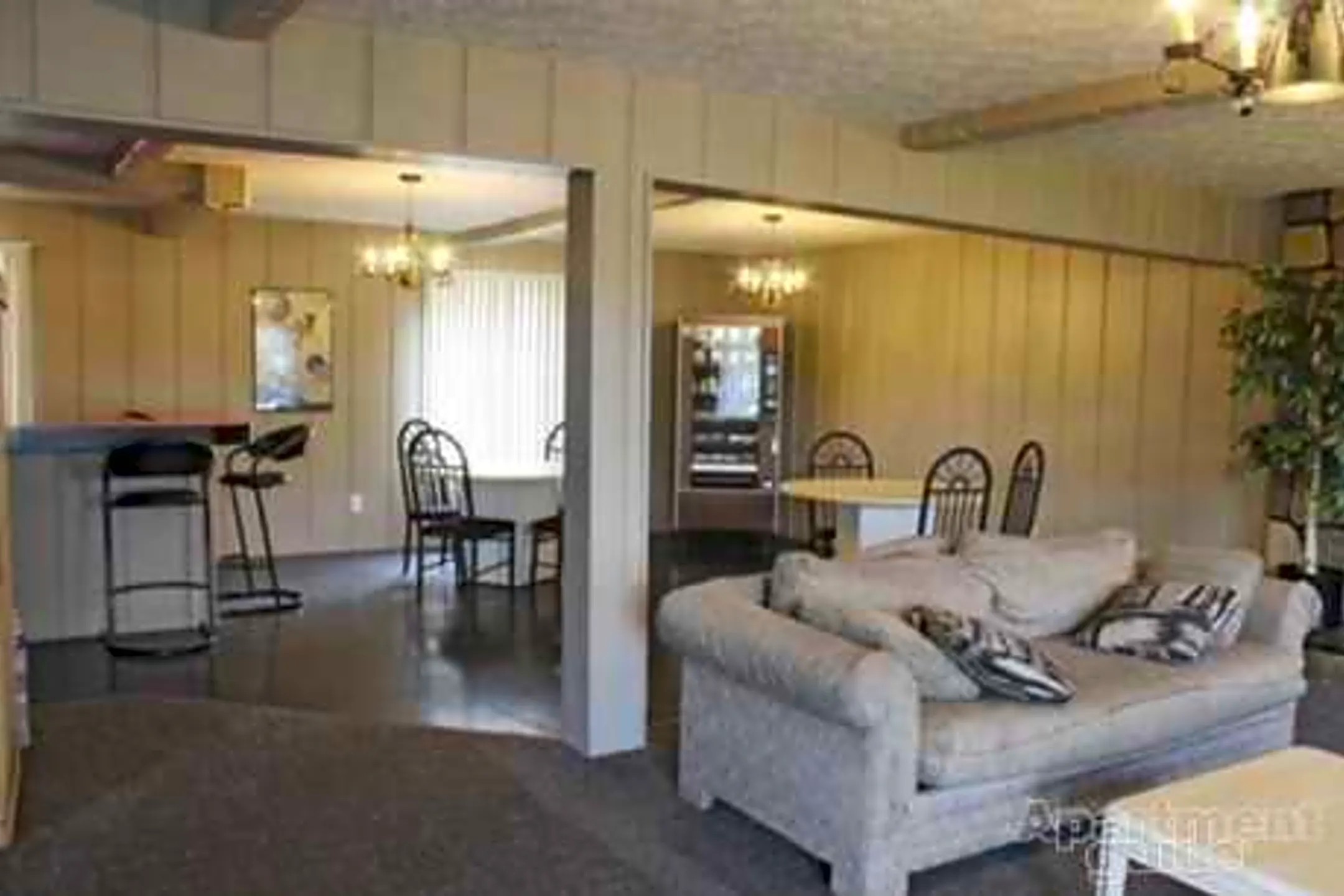 Williamsburg East Apartments - 31550 Schoenherr Rd | Warren, MI for ...