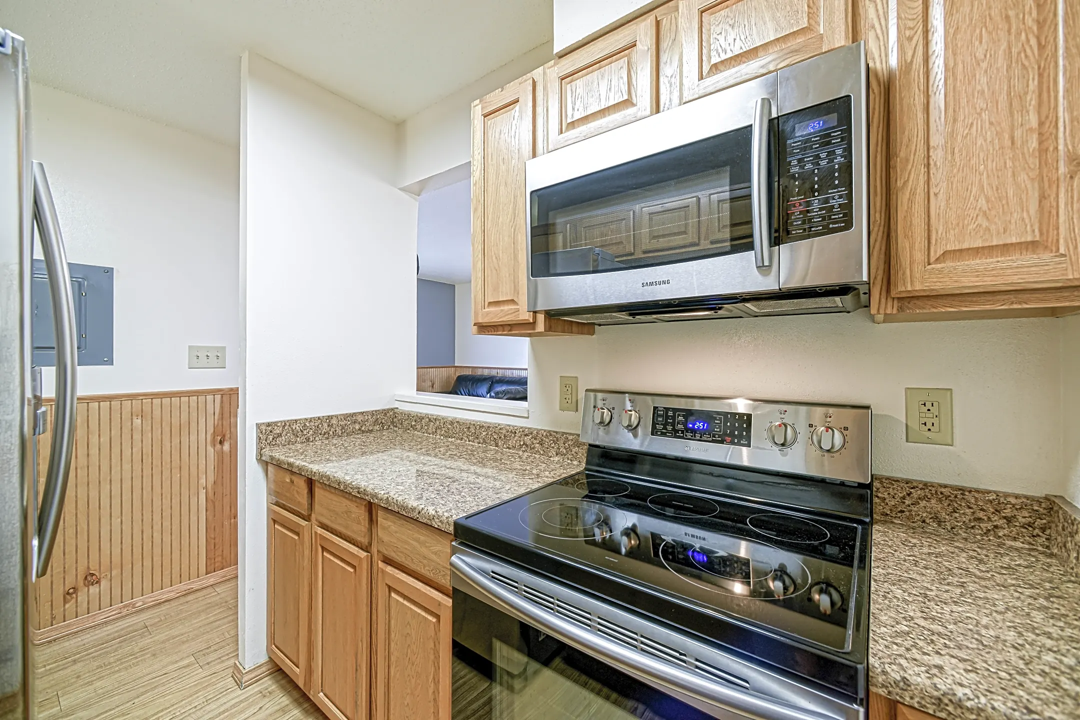 Kitchen - Pfeffer Apartments - Champaign, IL