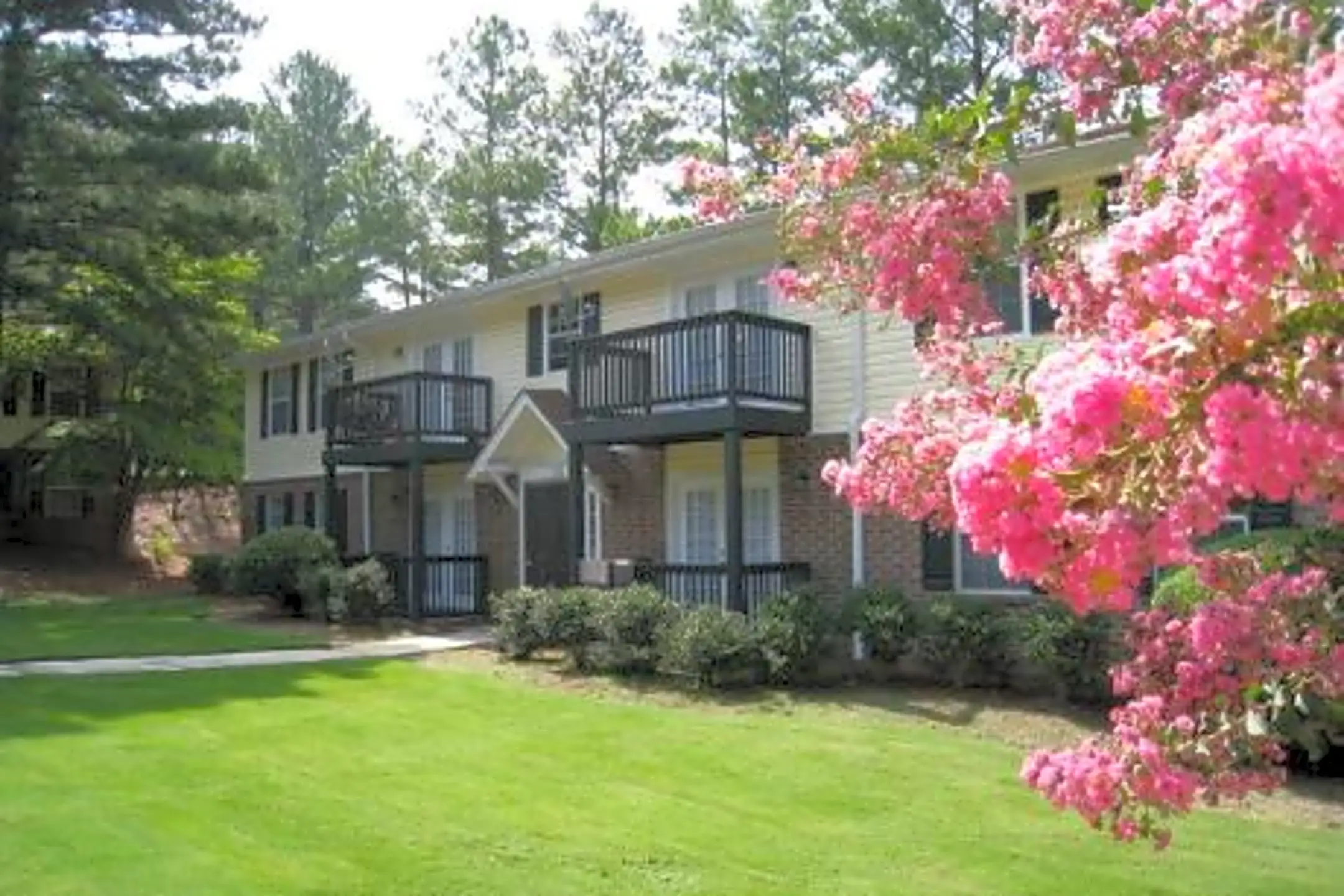 Emerald Pointe Apartments Riverdale, GA 30274