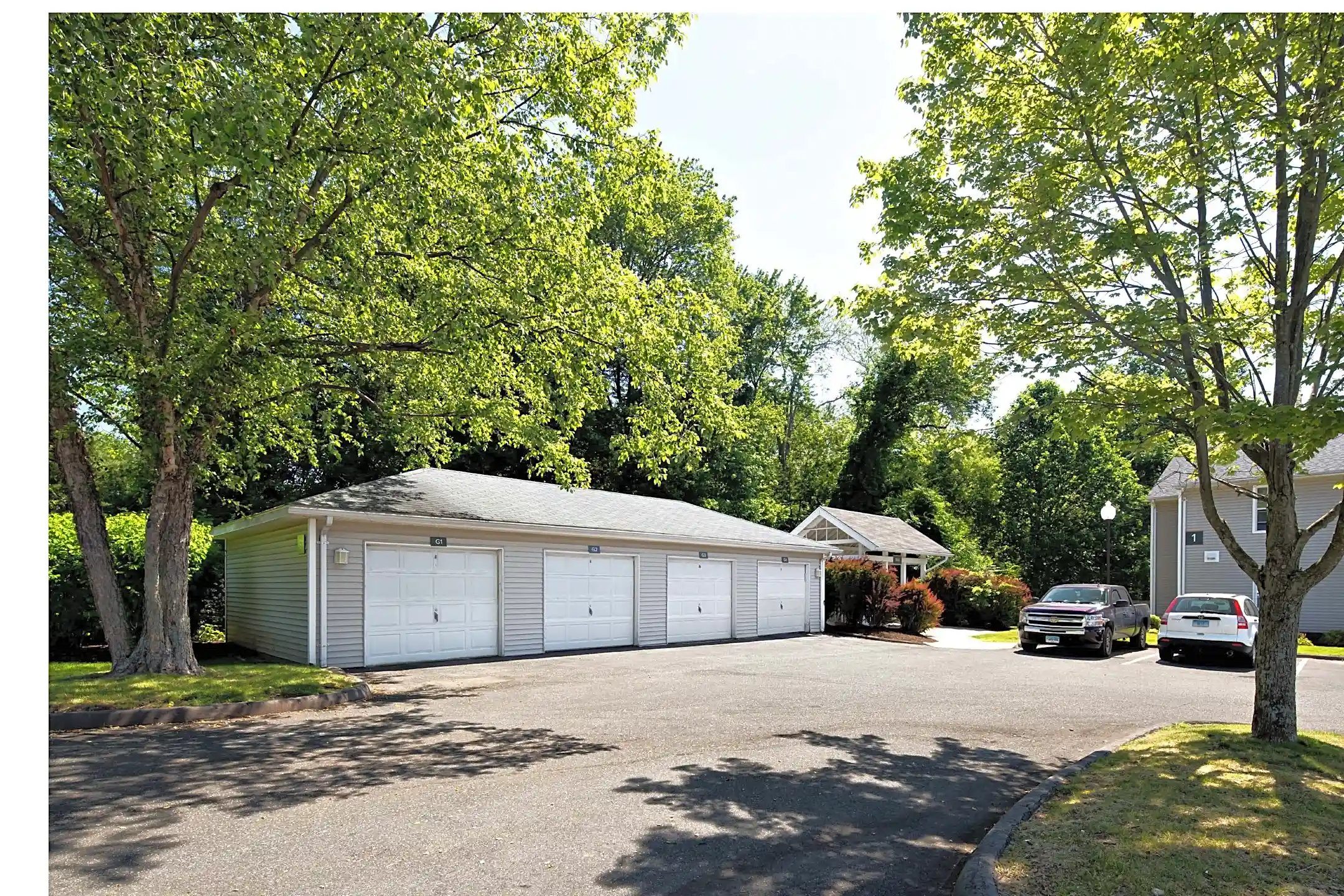 The Royce at Trumbull 100 Avalon Gates Trumbull, CT Apartments for