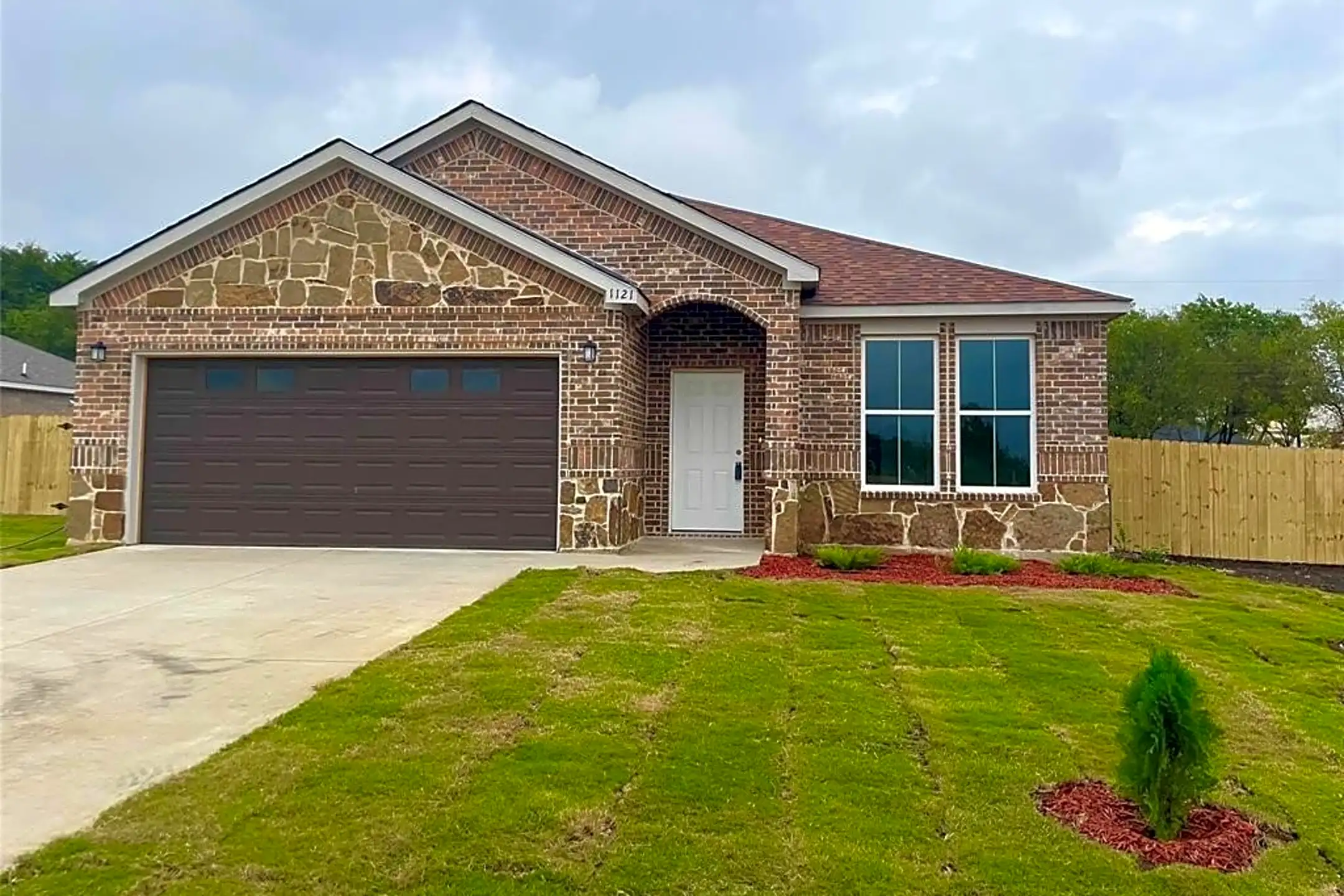 1121 Gannon Ln DeSoto, TX Houses for Rent Rent.