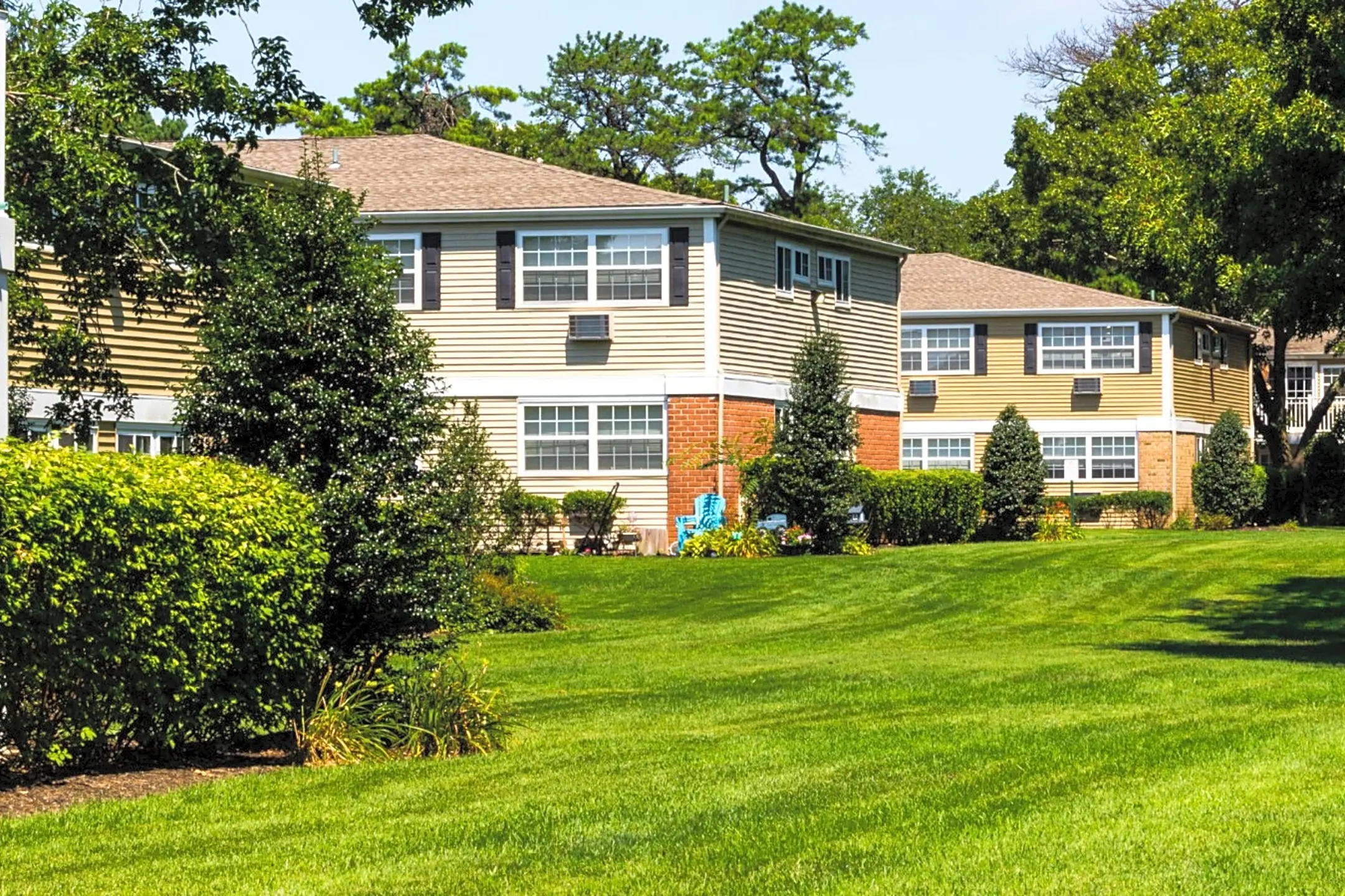 Colony Park Apartments 500 Peconic St Ronkonkoma, NY Apartments for