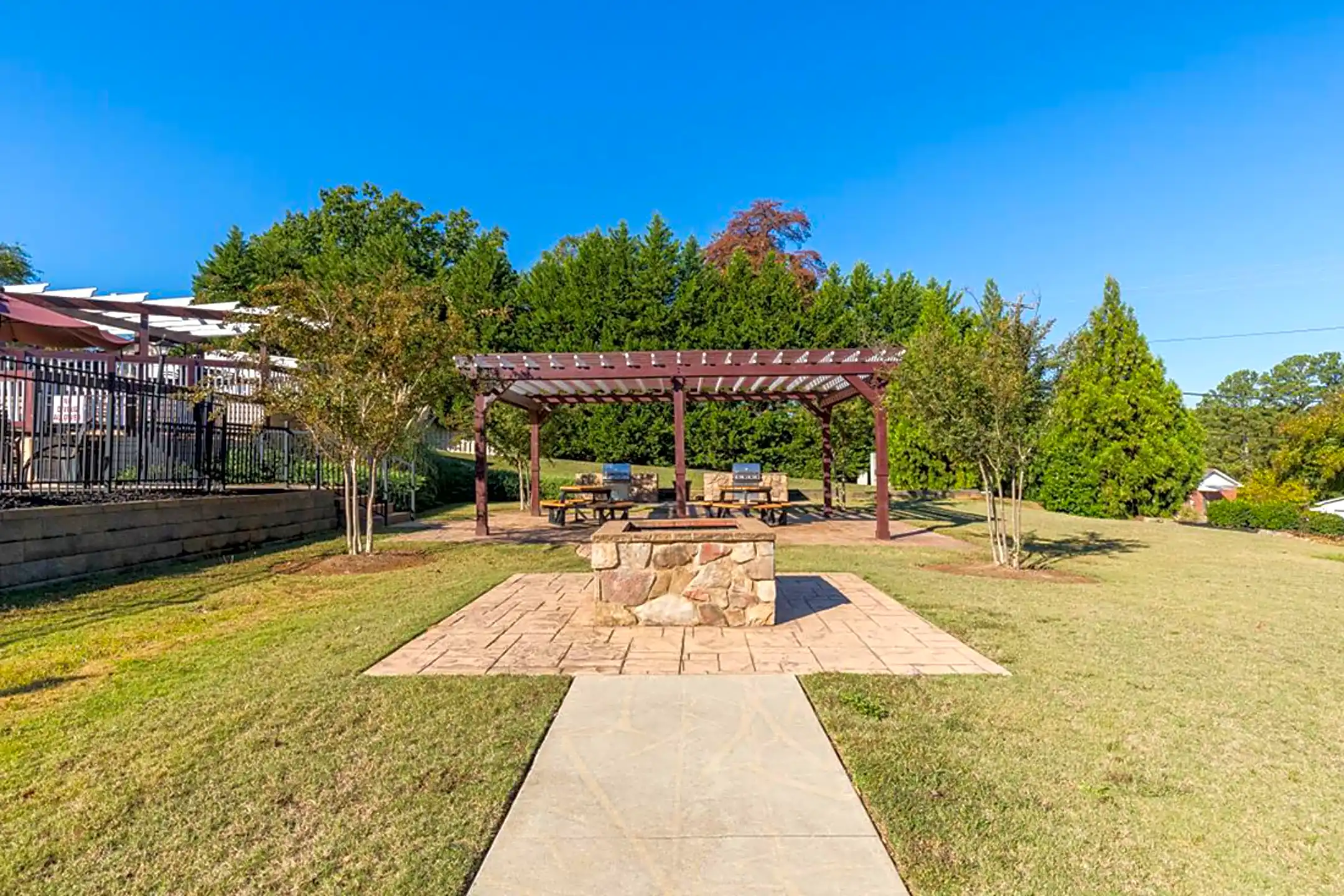 2950 North Apartment Homes Greenville, SC 29615