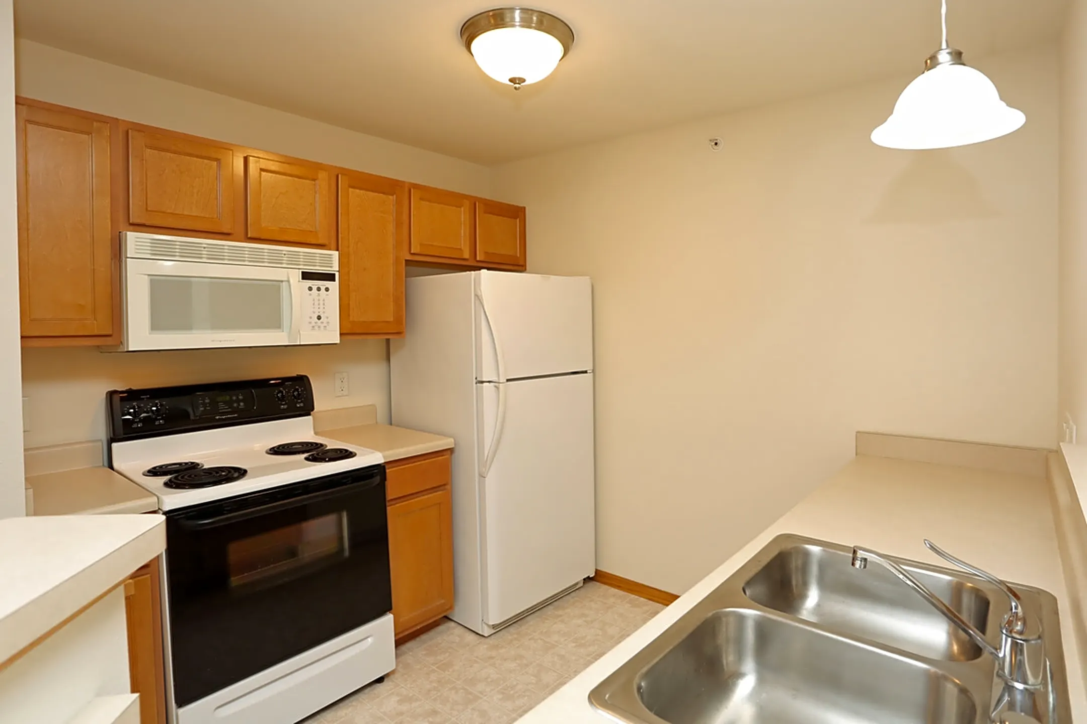Blackhawk Trails 732 Bear Claw Way Madison, WI Apartments for Rent