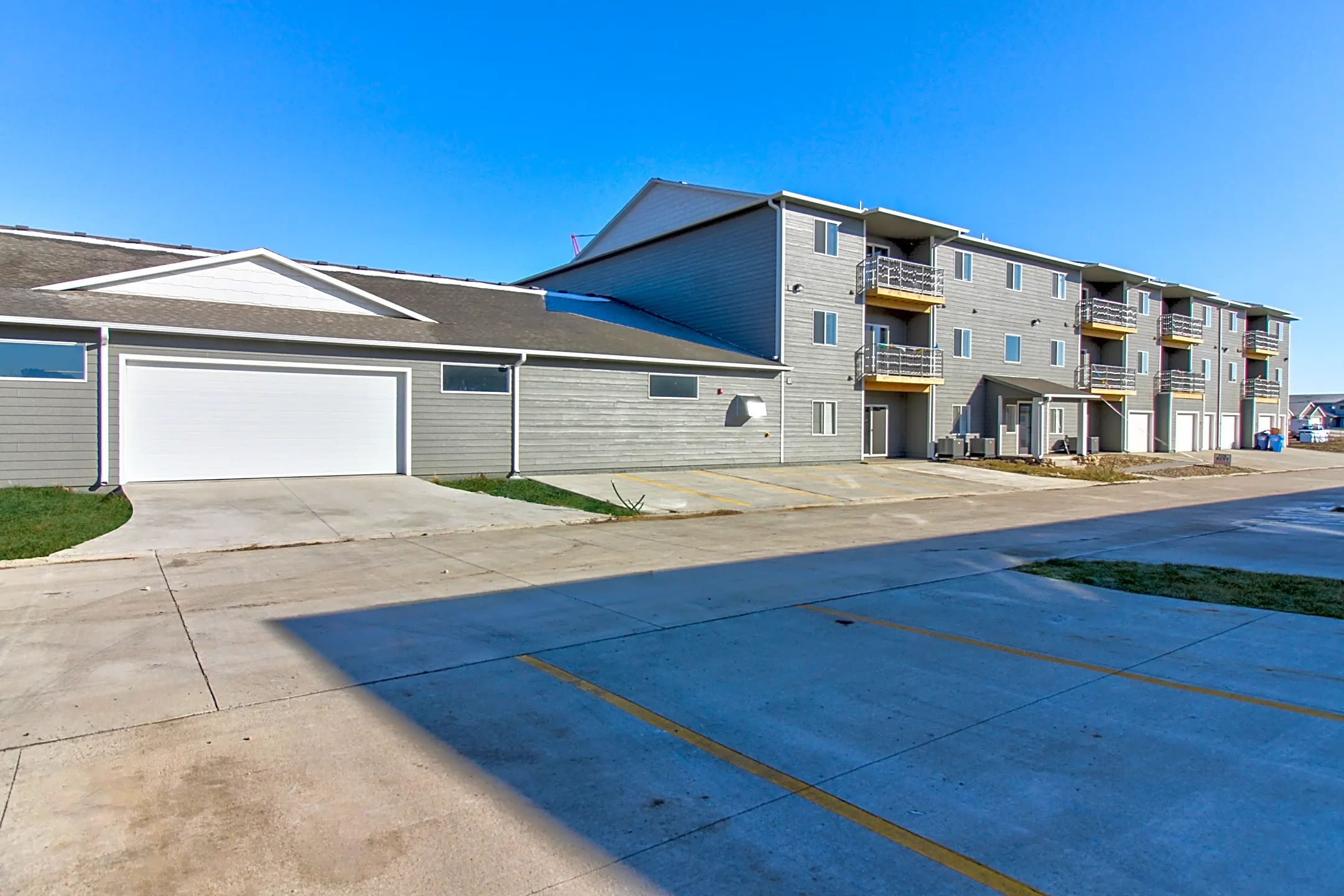 Tigerway Townhomes 284 Tigerway Court Harrisburg, SD Apartments for
