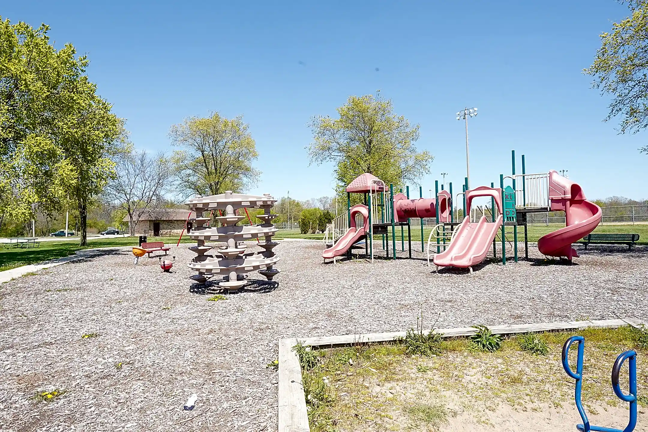 Camelot Apartments 1468 16th Ave Kenosha, WI Apartments for Rent