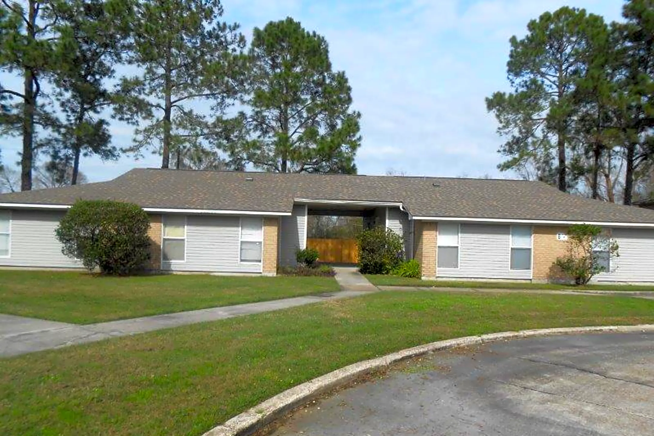 Galvez Manor Apartments Prairieville, LA 70769