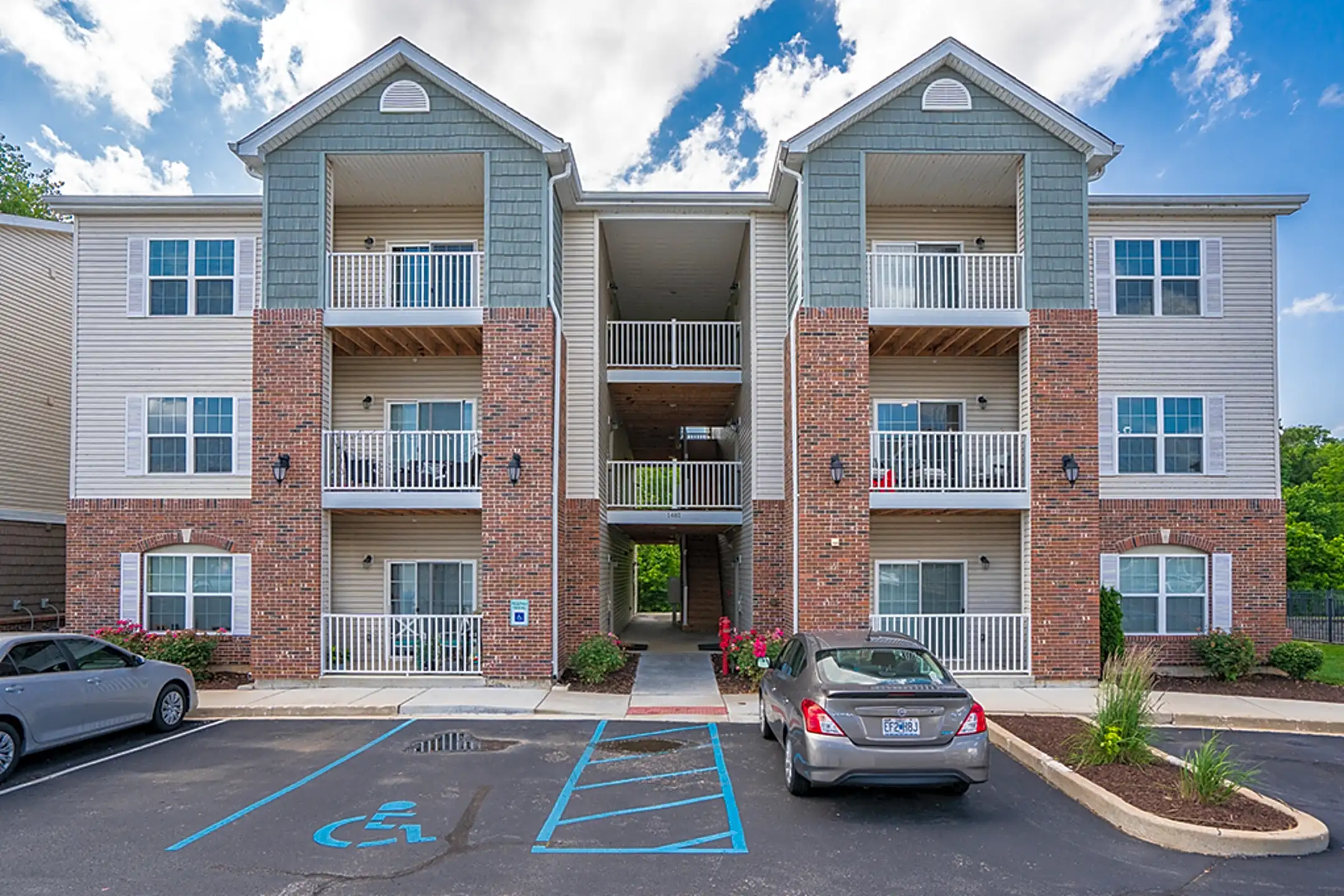 Vance Station Apartment Homes 1465 Parkside Commons Ct Valley Park