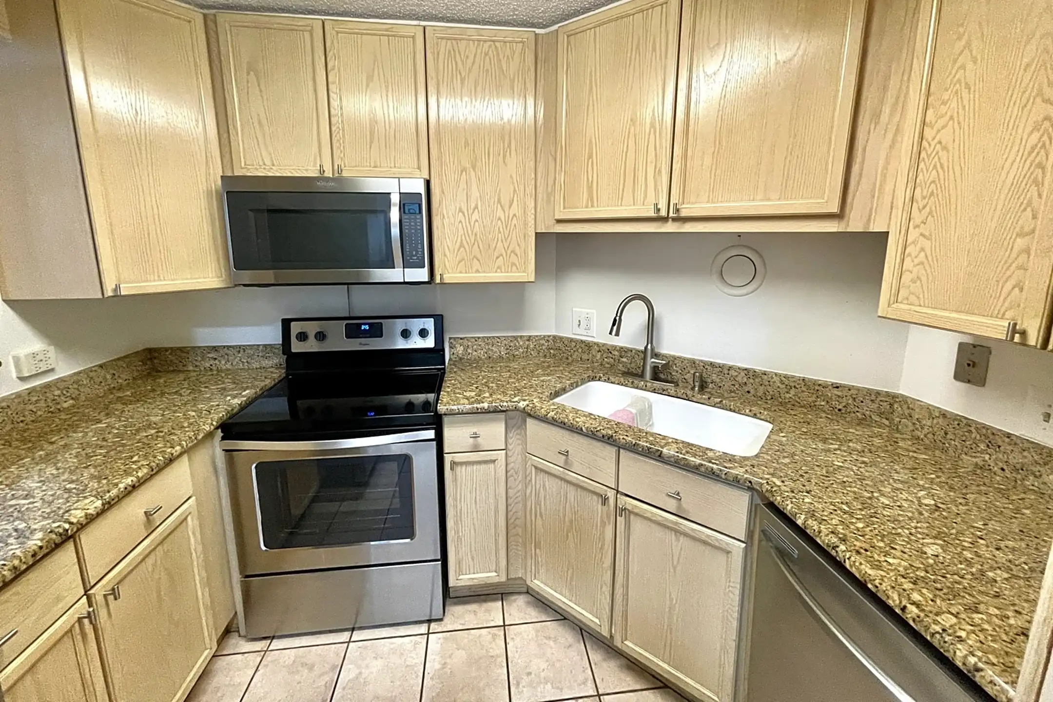 Kitchen - 195 N Harbor Dr #304 - Chicago, IL