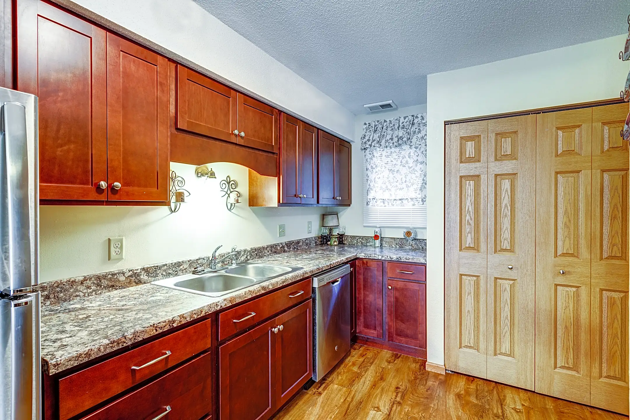 Victoria Townhomes 6813 Grimes Pl N Brooklyn Center, MN Townhomes