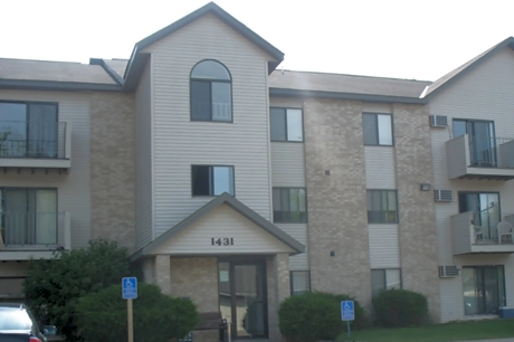 Riverside Apartments 1477 Riverside Dr River Falls, WI Apartments