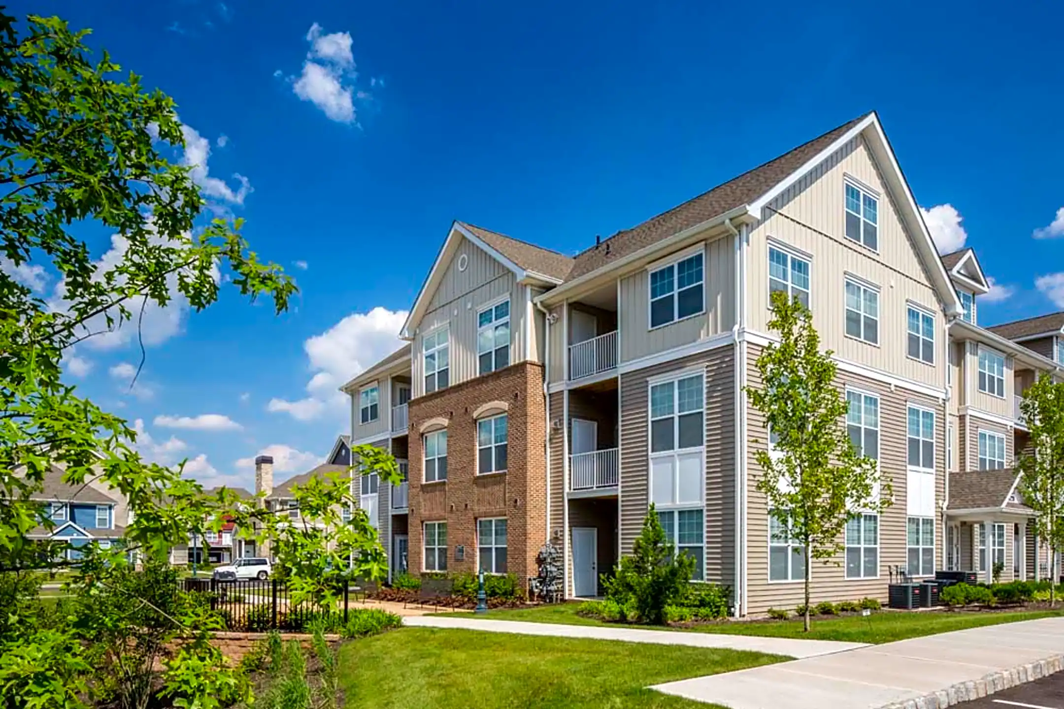 Building - The Grove Somerset - Somerset, NJ