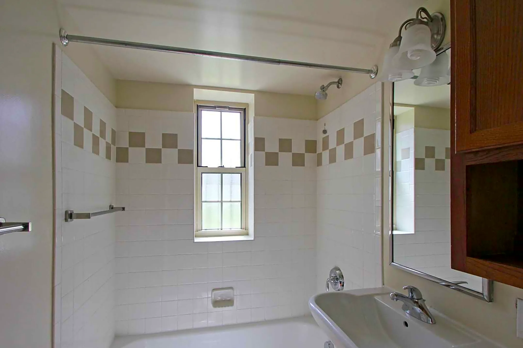 Bathroom - Mayfair Mansions III - Washington, DC