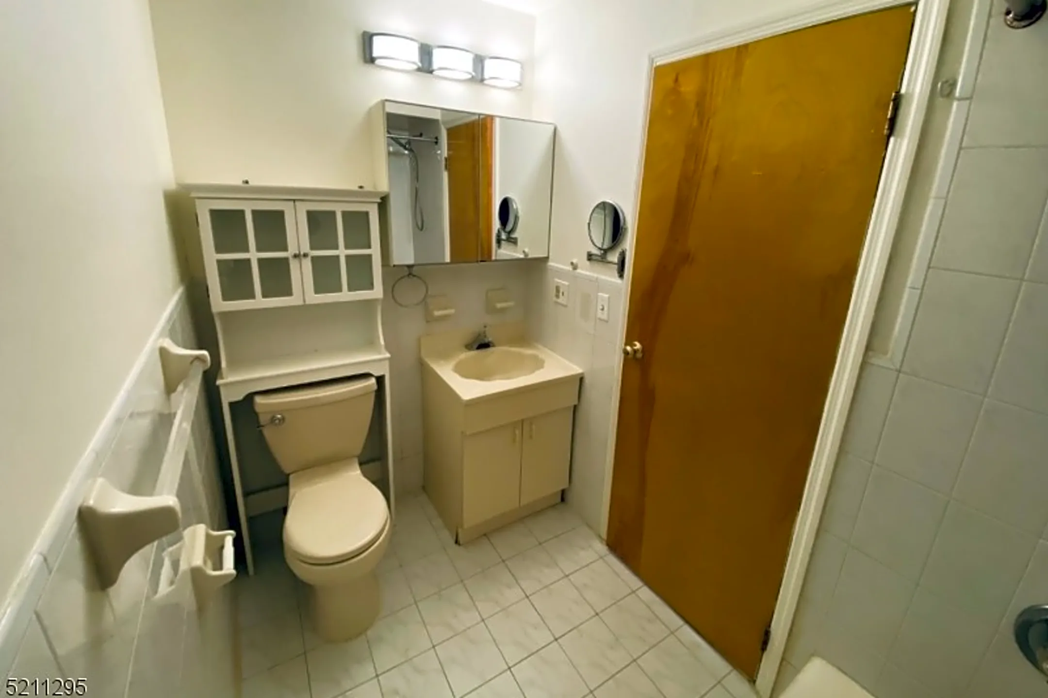 Bathroom - 7502 4th Ave #2ND - North Bergen, NJ