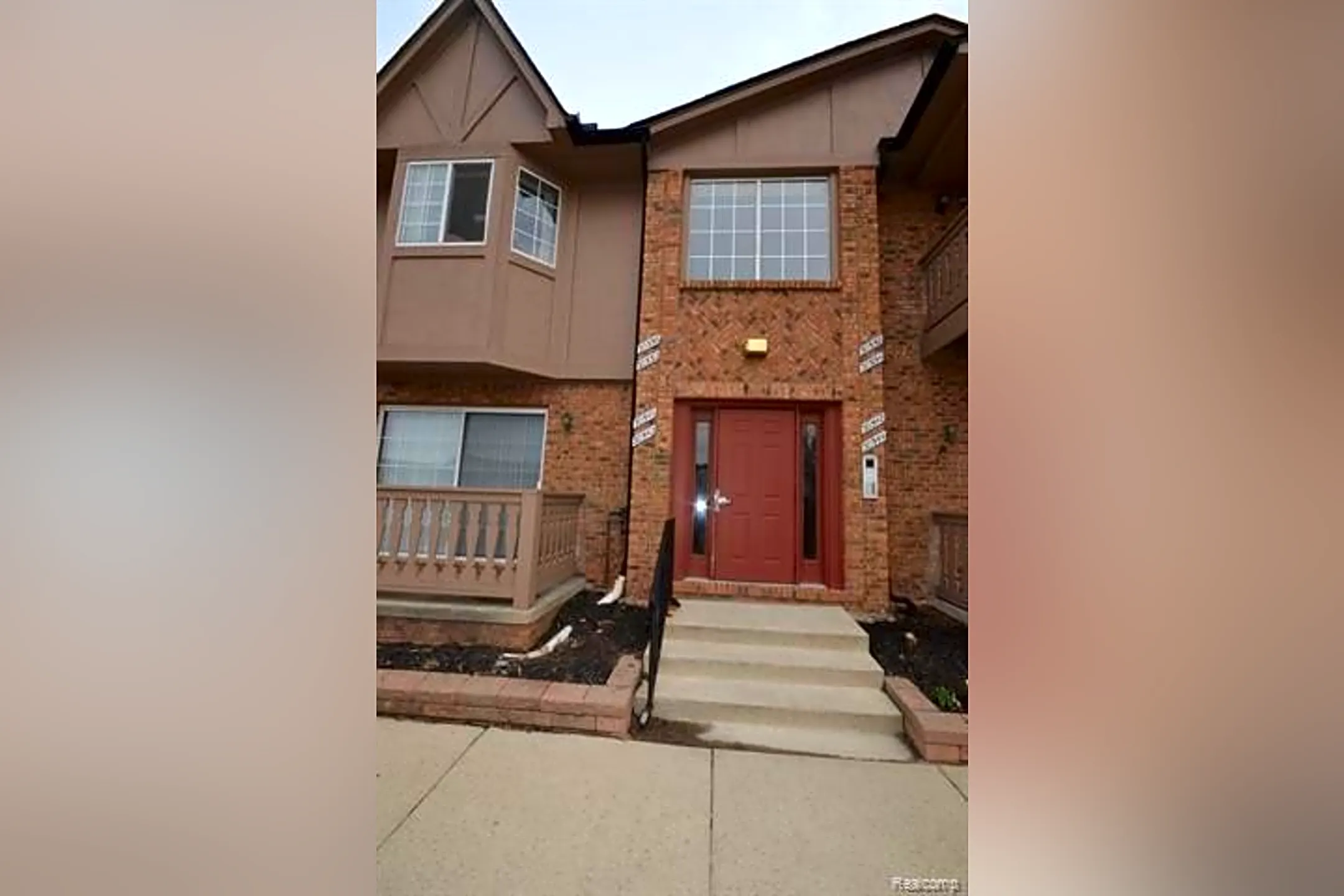 30558 Oakridge Manor Dr Condos Roseville, MI 48066