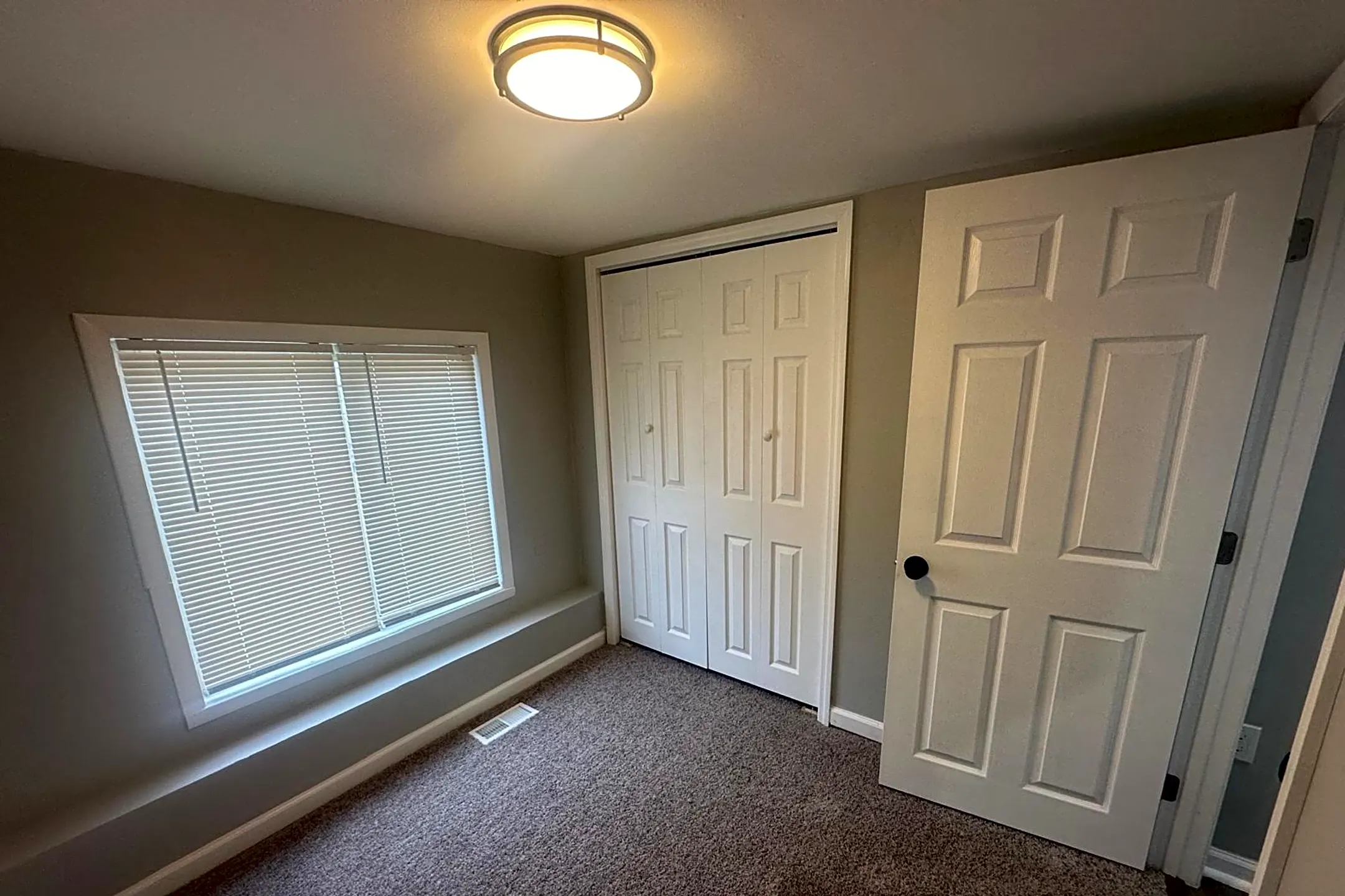 156 Warwick Rd Apartments Lawnside, NJ 08045