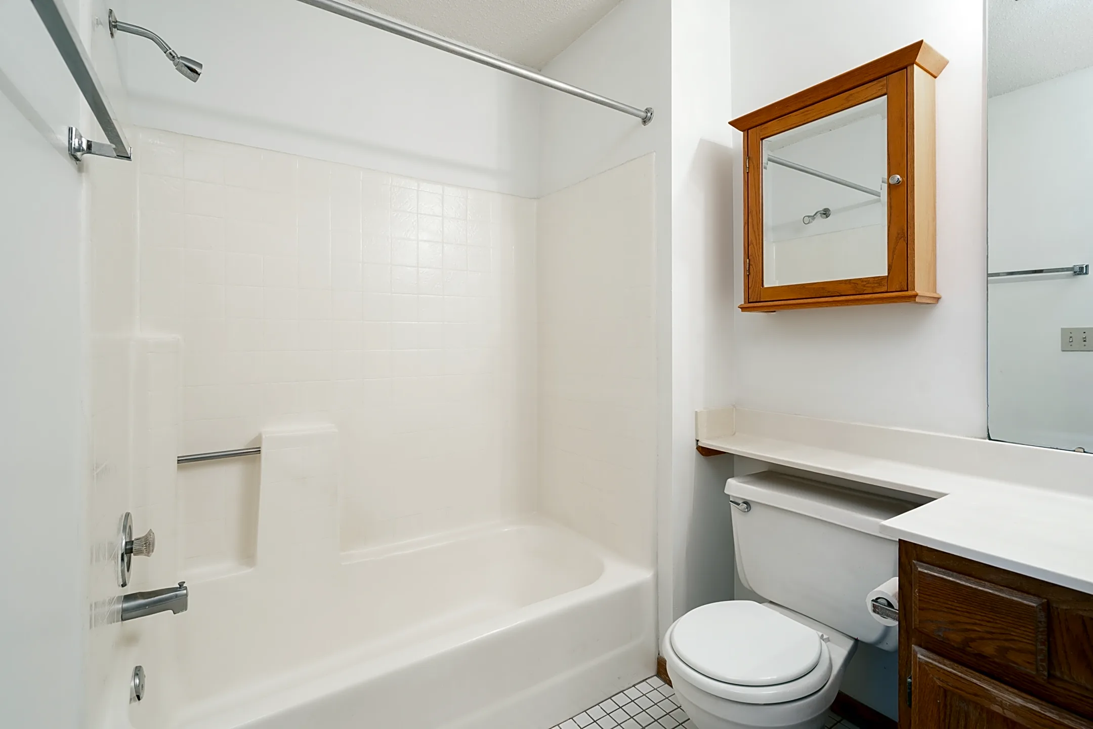 Bathroom - Stoneridge of Mendota - Saint Paul, MN