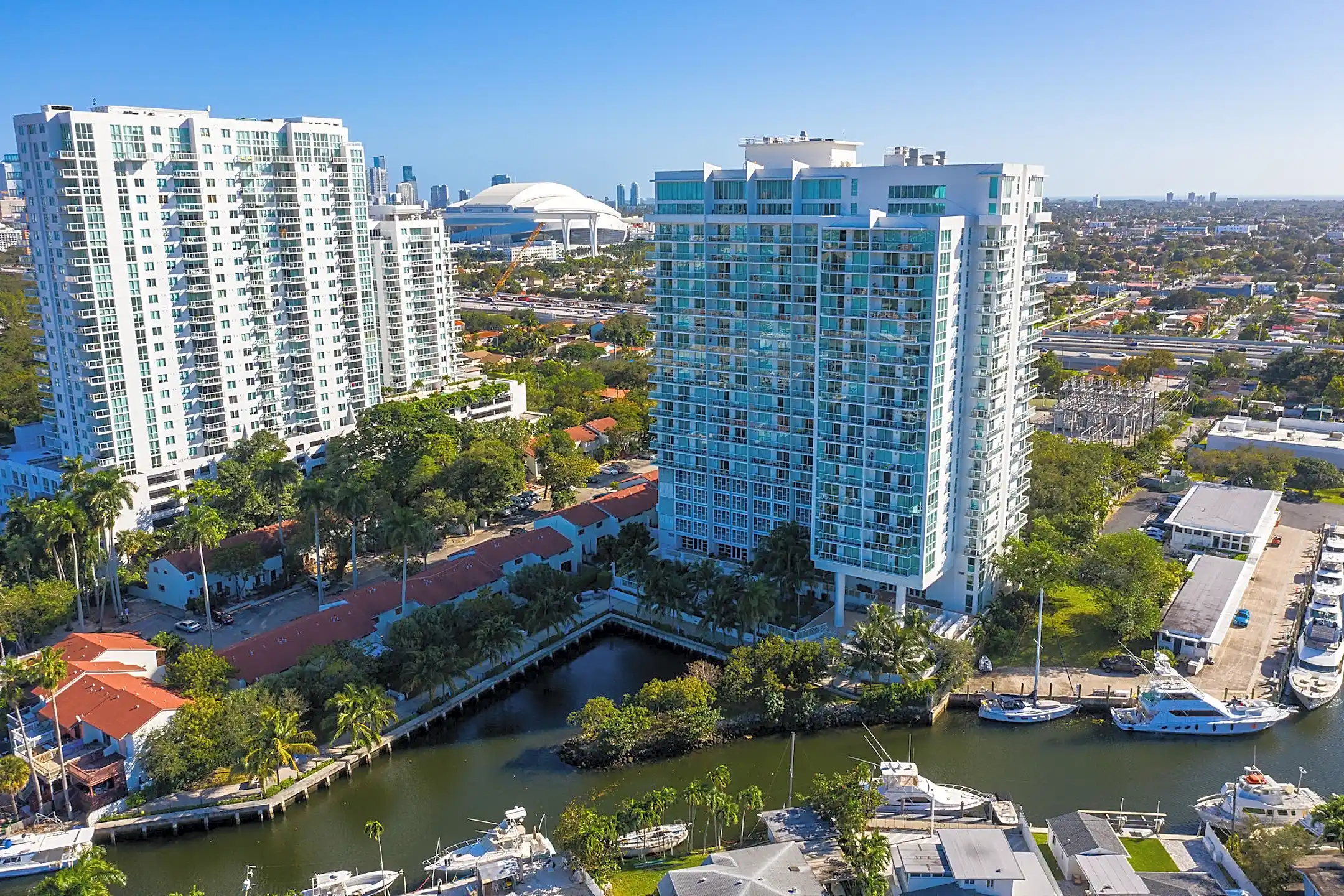 River Oaks Marina & Tower Apartments - Miami, FL 33125