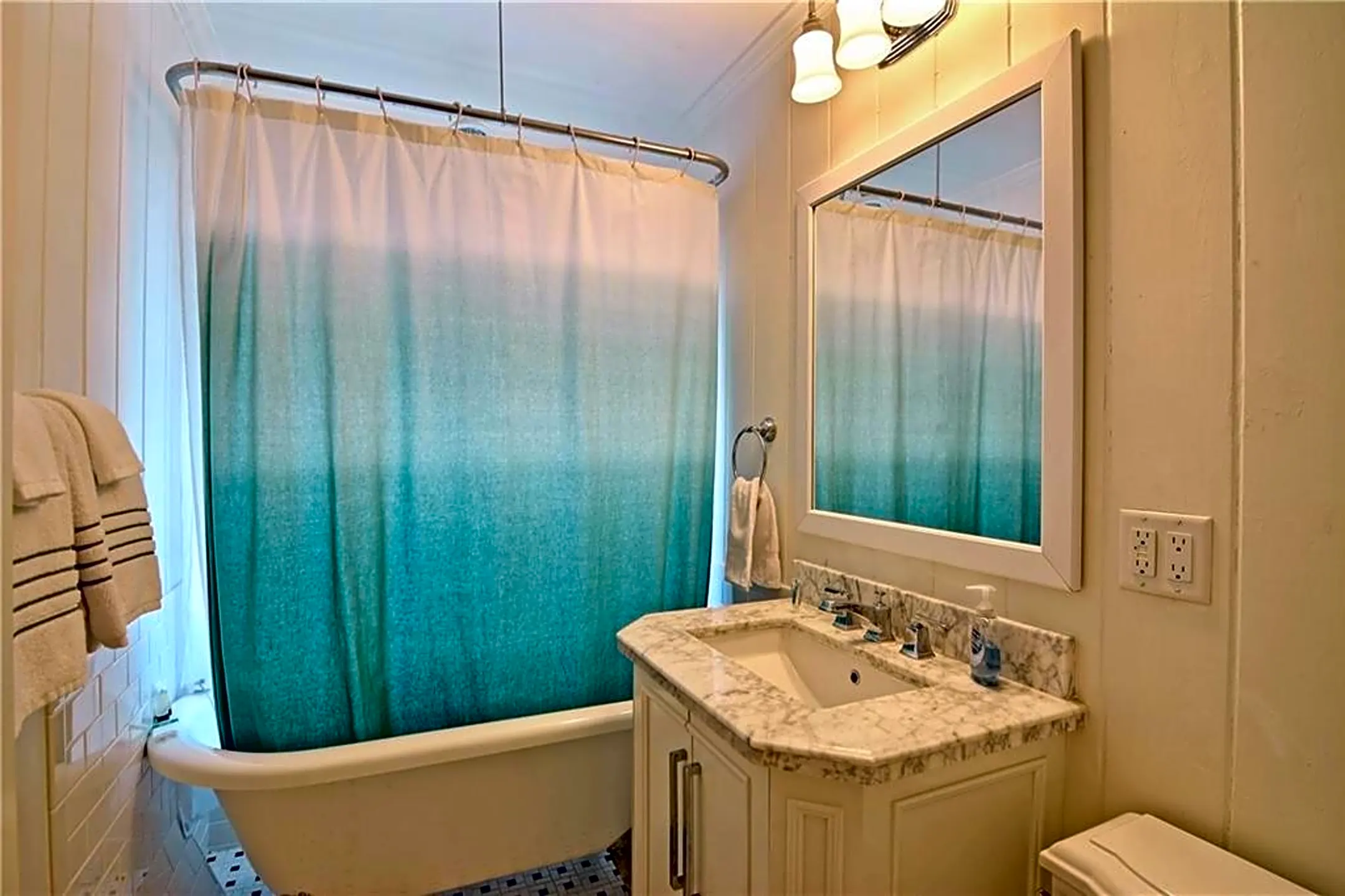 Bathroom - 985 Beachcomber Ln - Vero Beach, FL