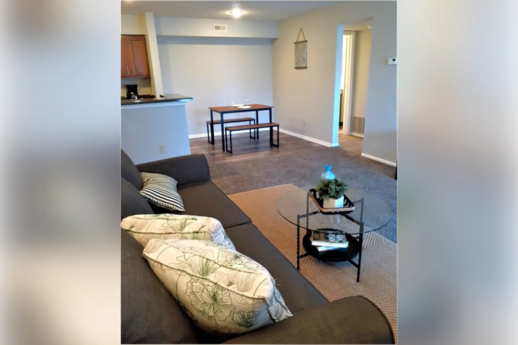 Living Room - Bent Tree Apartments - Columbus, OH