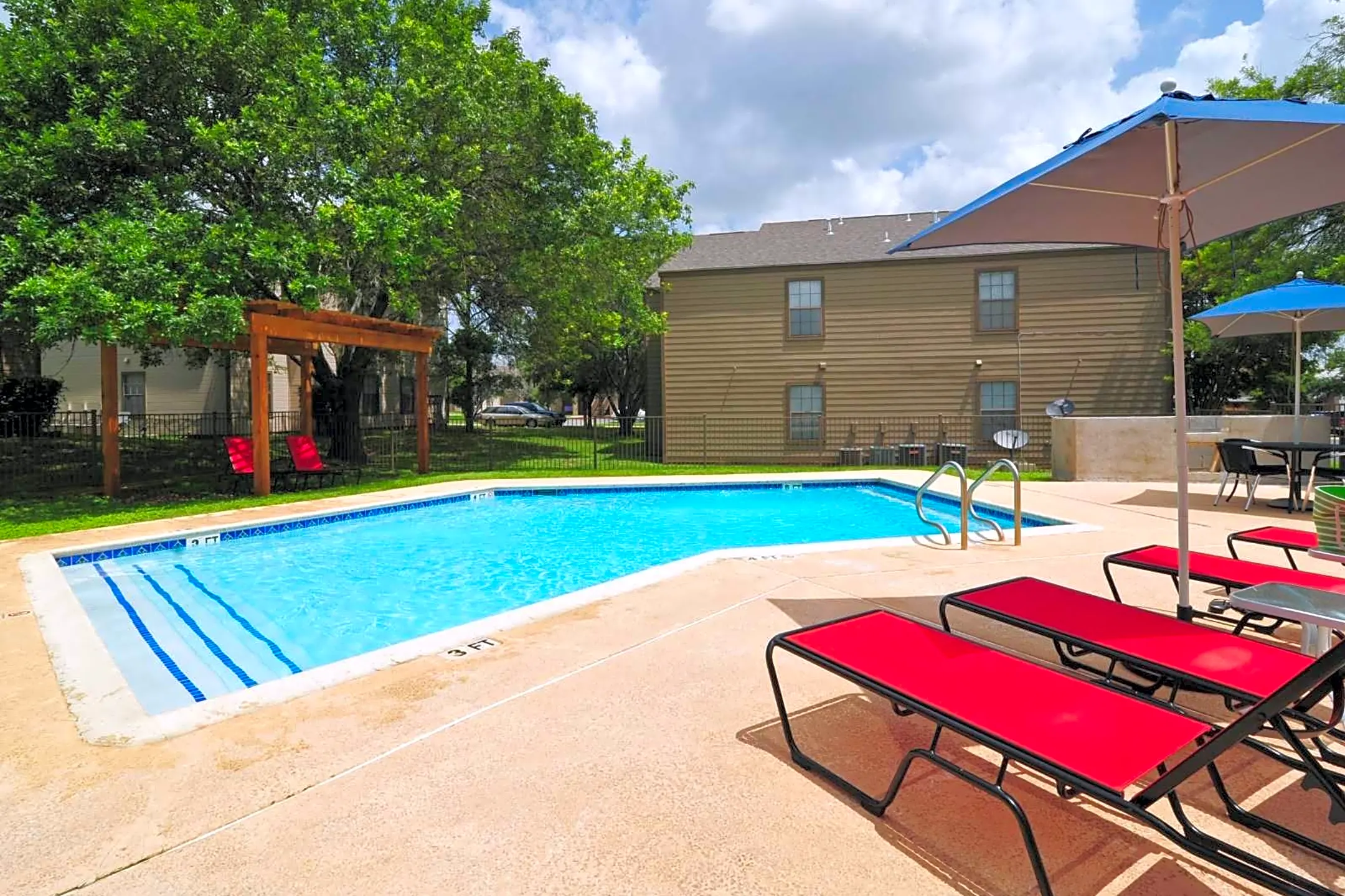 Country Villa Apartments Castroville, TX 78009