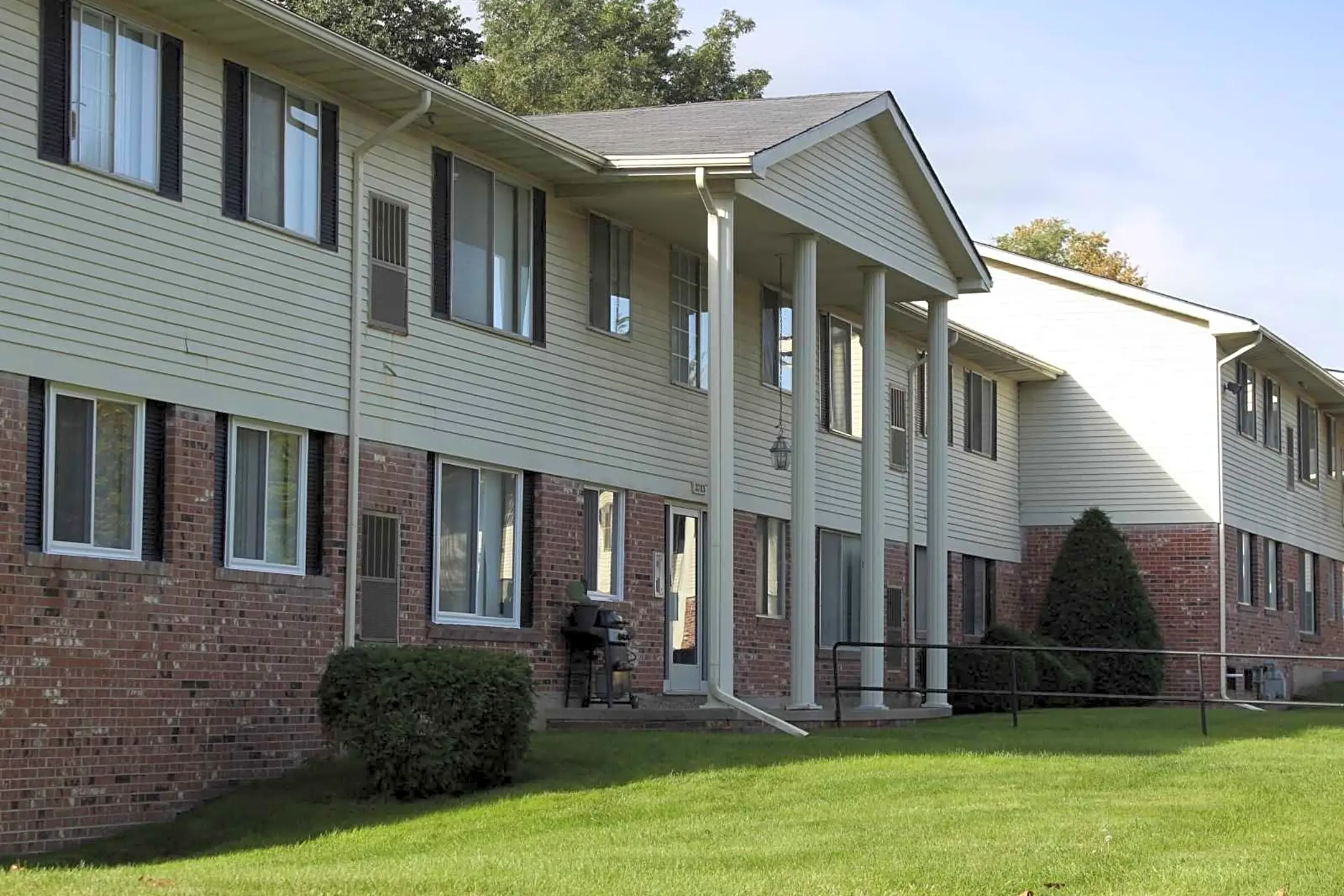 Building - Cherokee Hills Apartments - Waterford, MI