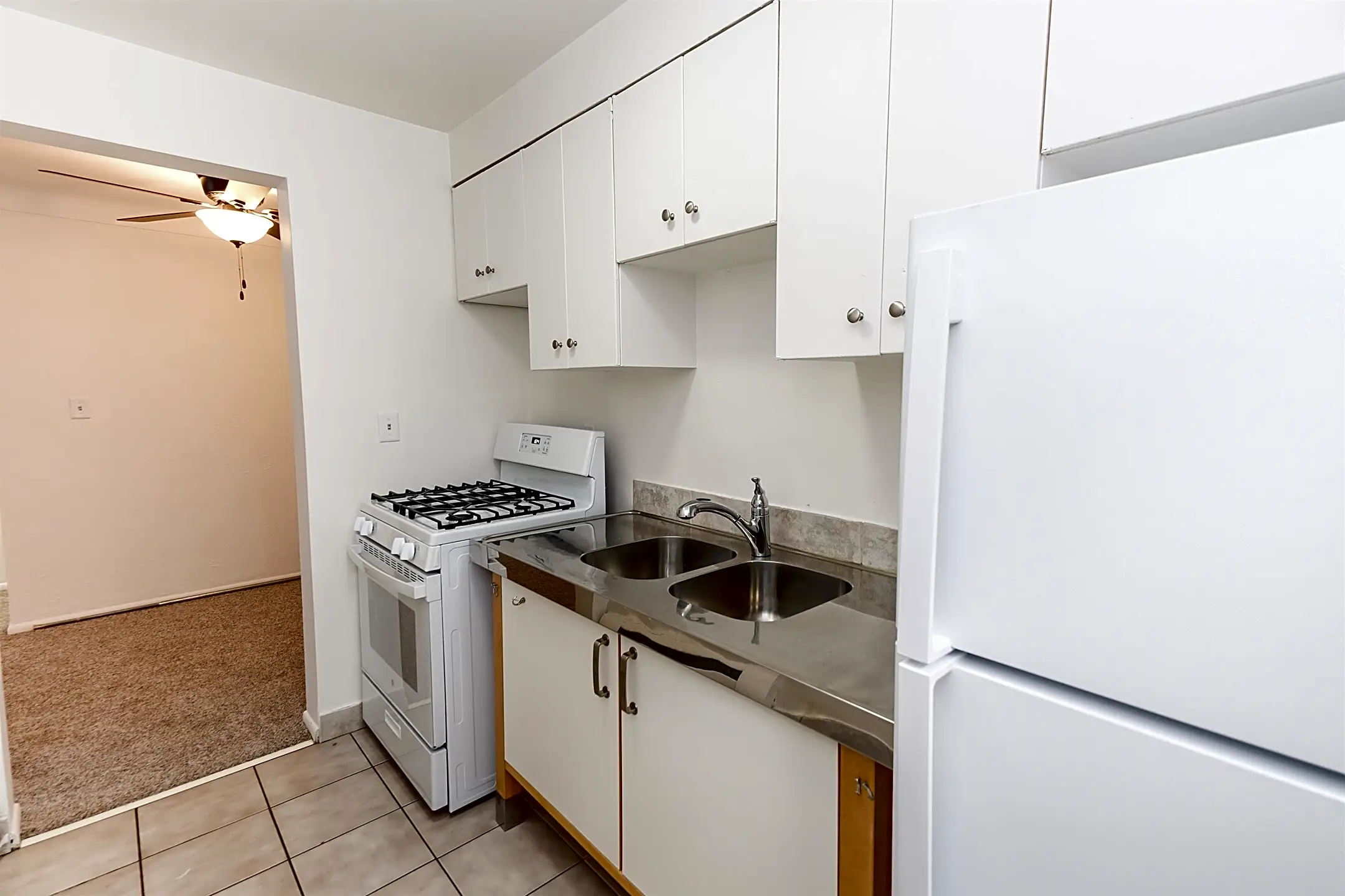 Kitchen - Ashland Apartment - Saint Paul, MN