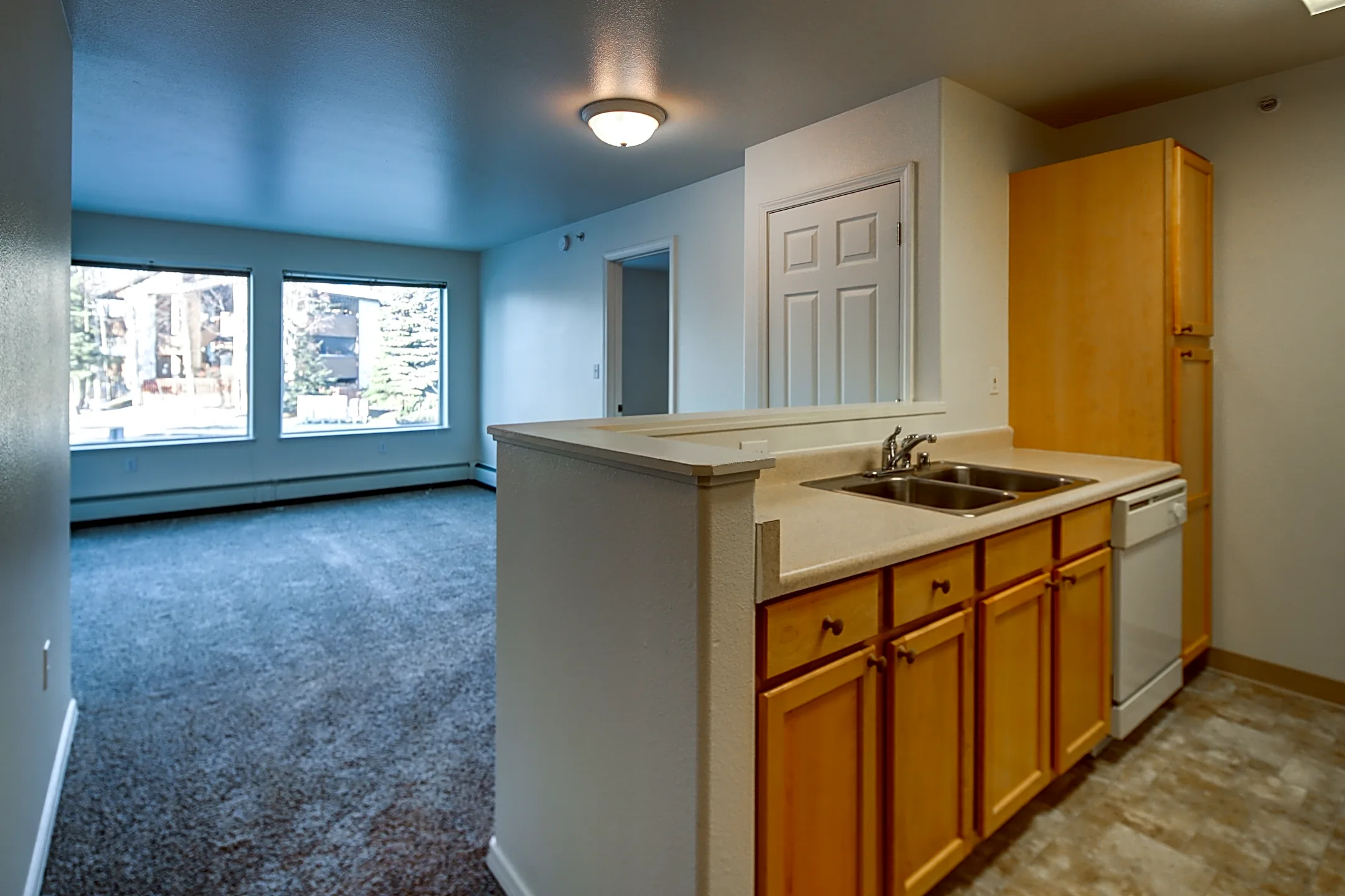 Creekside Manor 7545 Foxridge Way Anchorage, AK Apartments for Rent Rent.