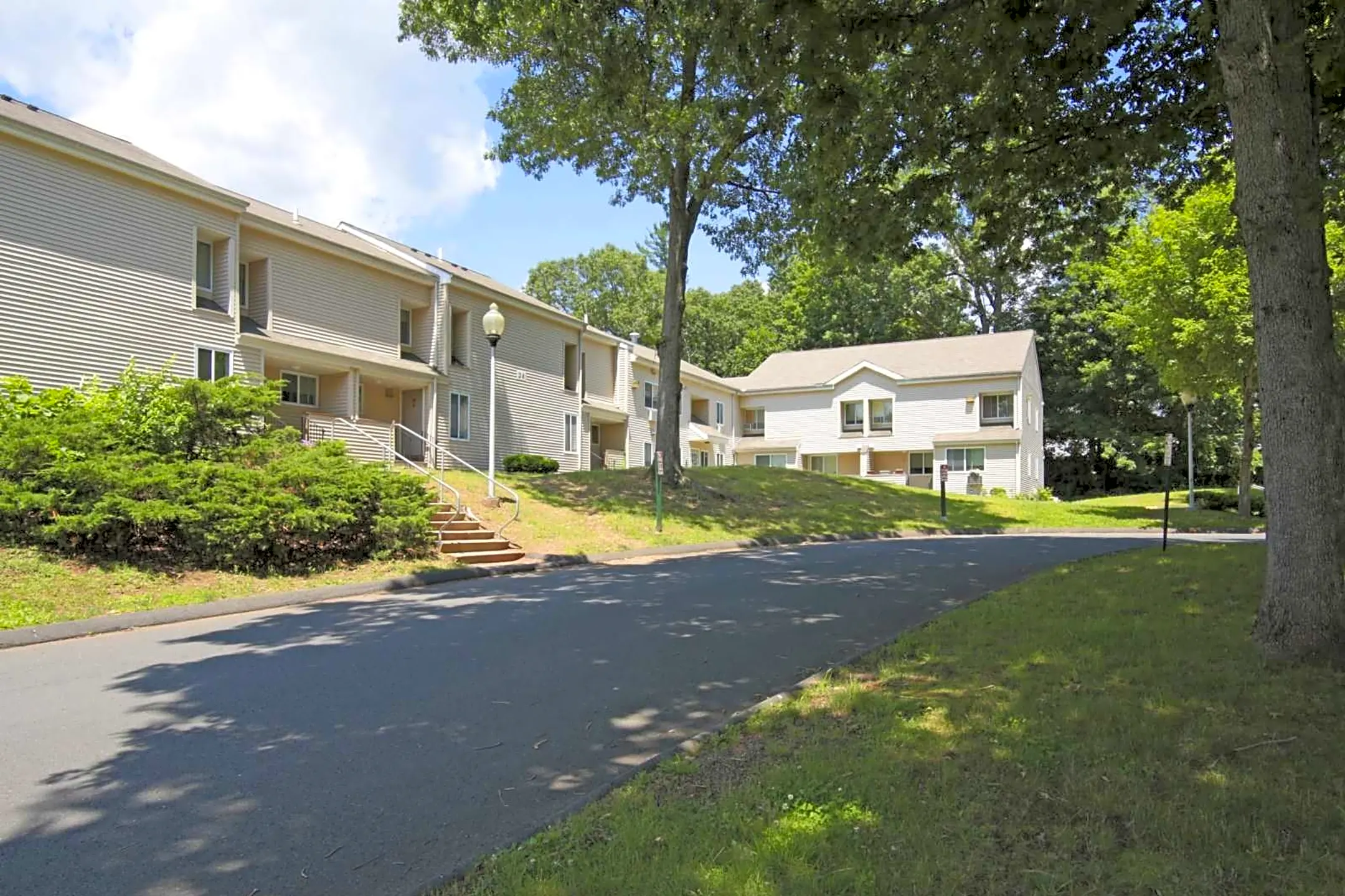 Summer Brook Apartments - Southington, CT 06489