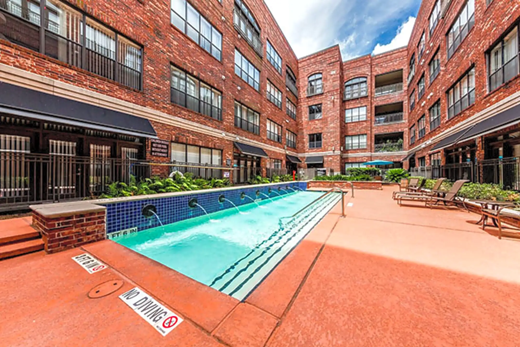 150 Sabine Street Apartments Houston, TX 77007