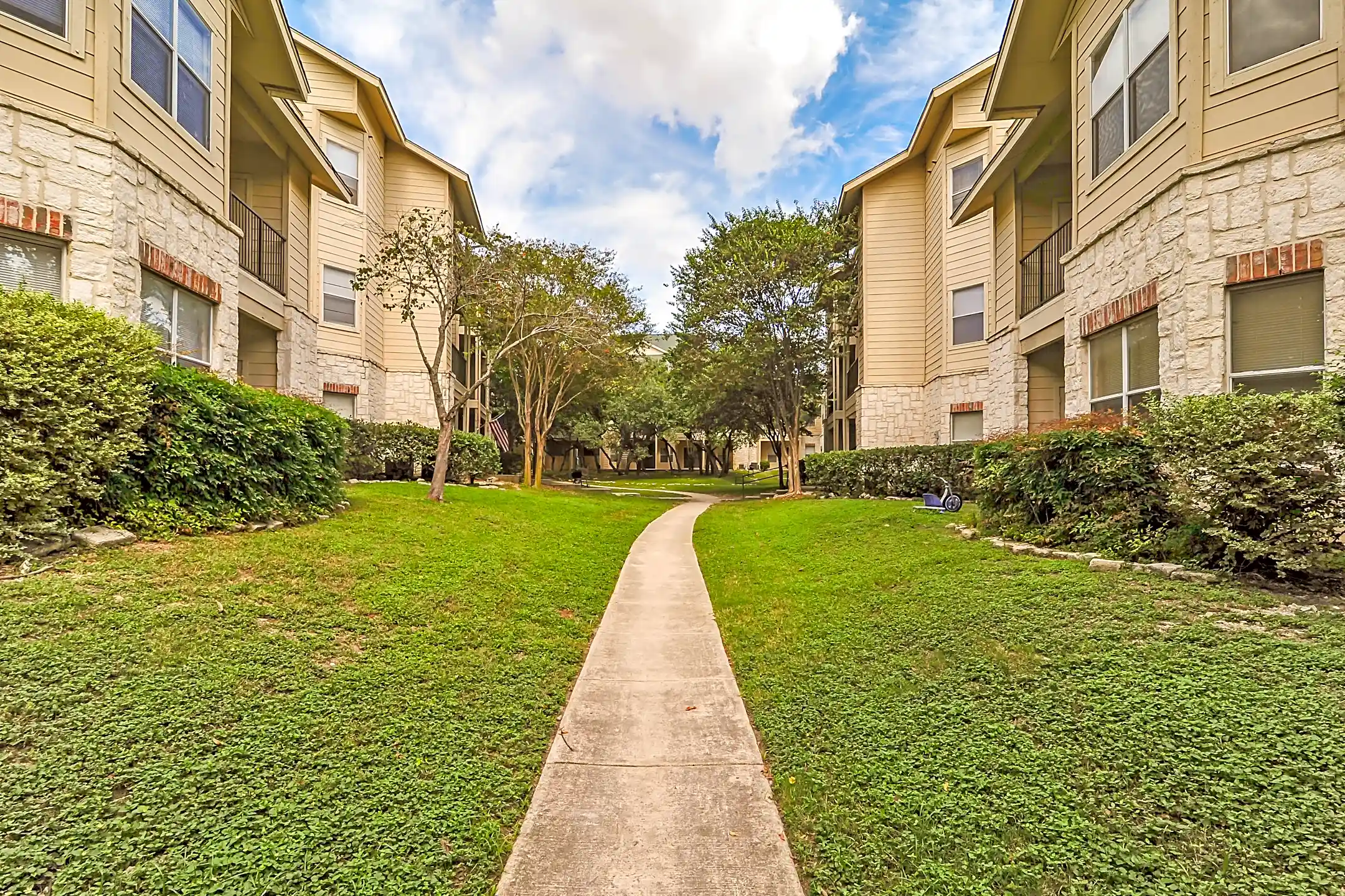 Allure at Shavano 4601 De Zavala Rd San Antonio, TX Apartments for