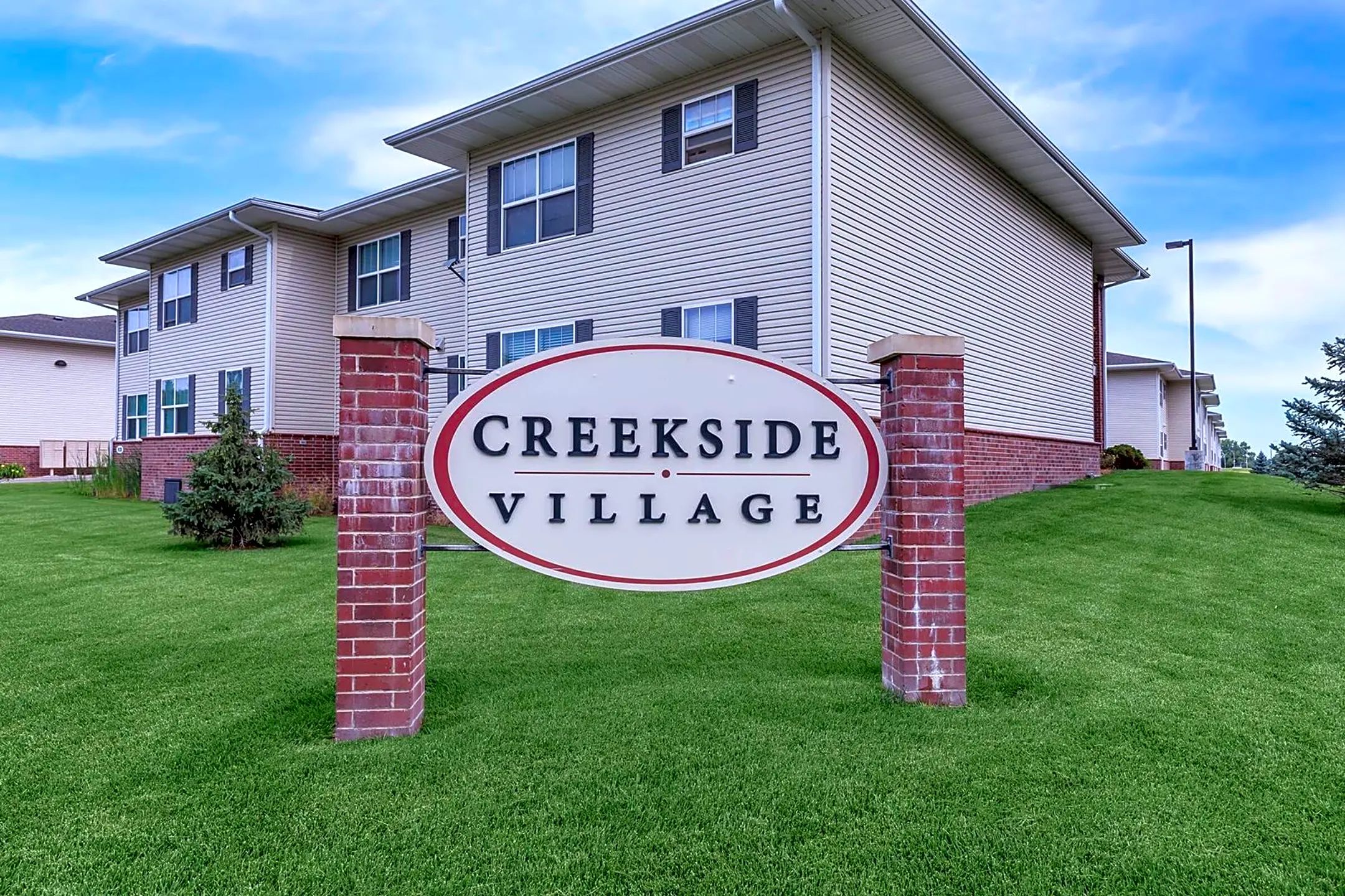 Creekside Village Apartments - 930 Court Street | Lincoln, NE ...