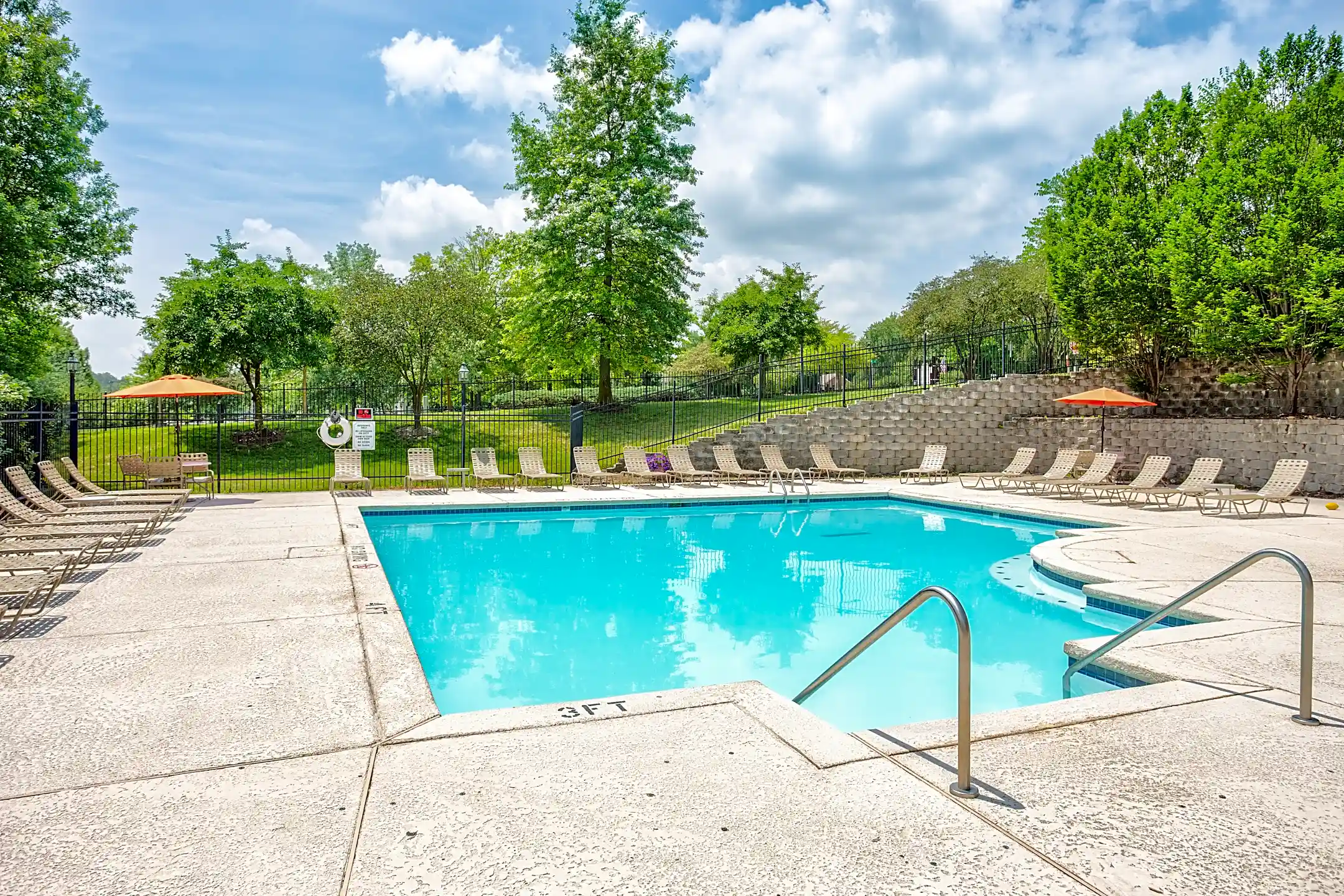 Carriage Place Apartments Grover, MO 63040